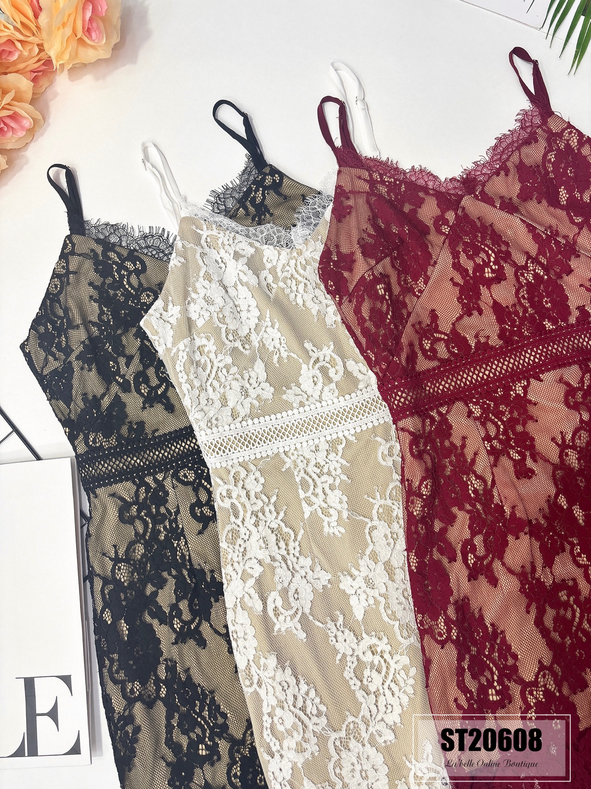 【LBP独家】高贵V领全蕾丝设计吊带连身裙（ST20608）