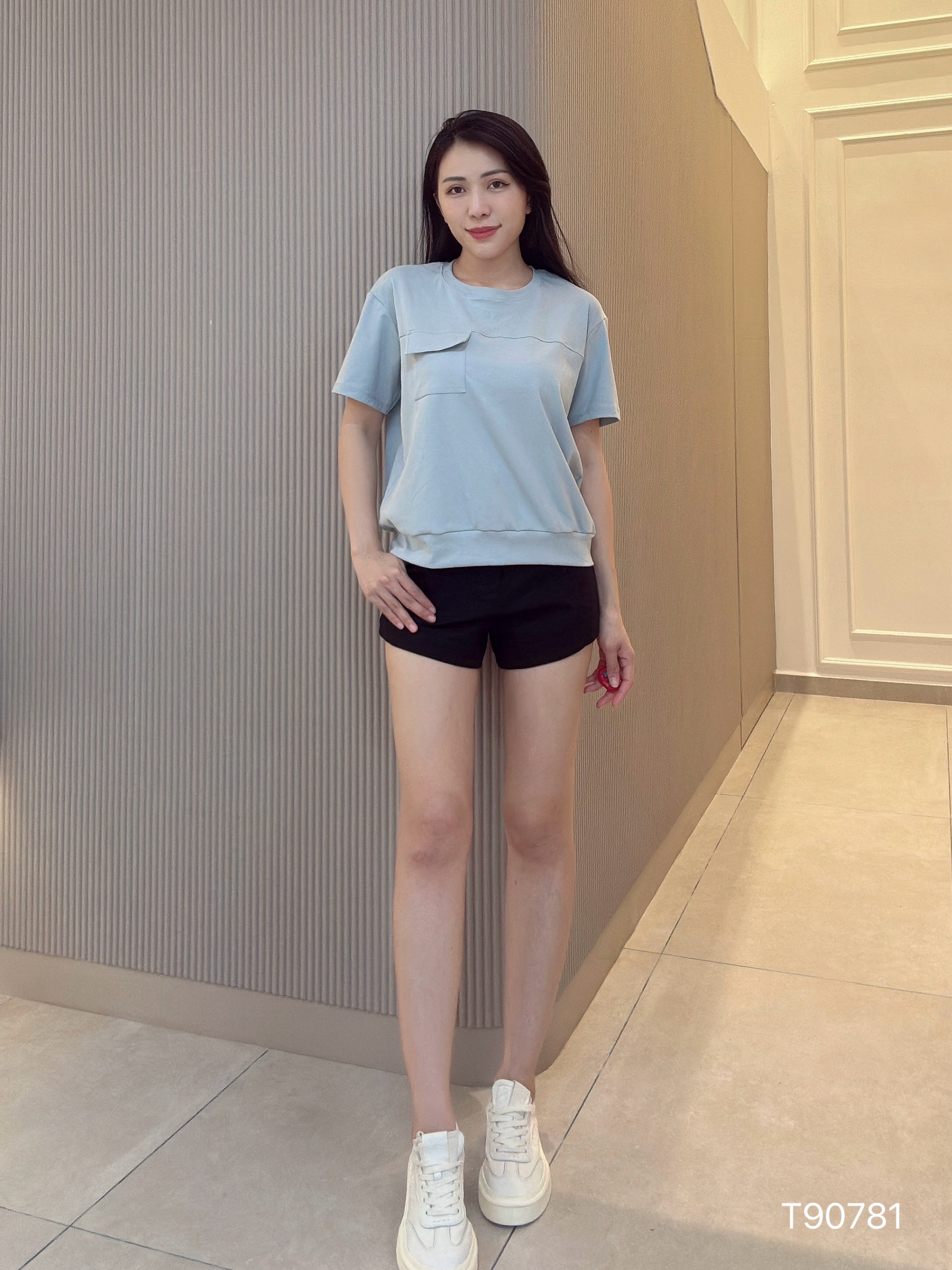 百搭休闲款圆领宽松上衣 (T90781)