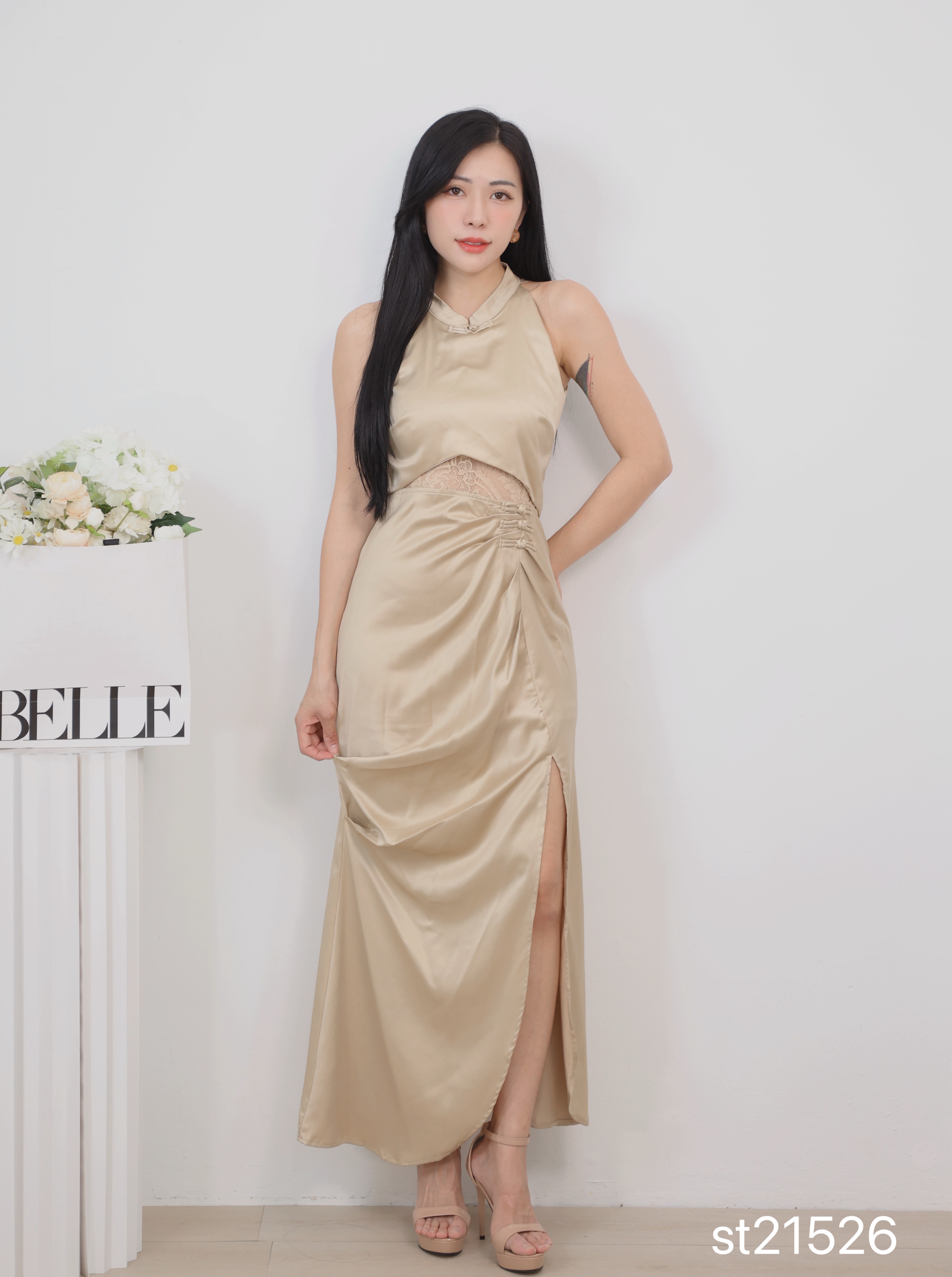 高级感压褶露腰削肩设计长版旗袍 (ST21526)