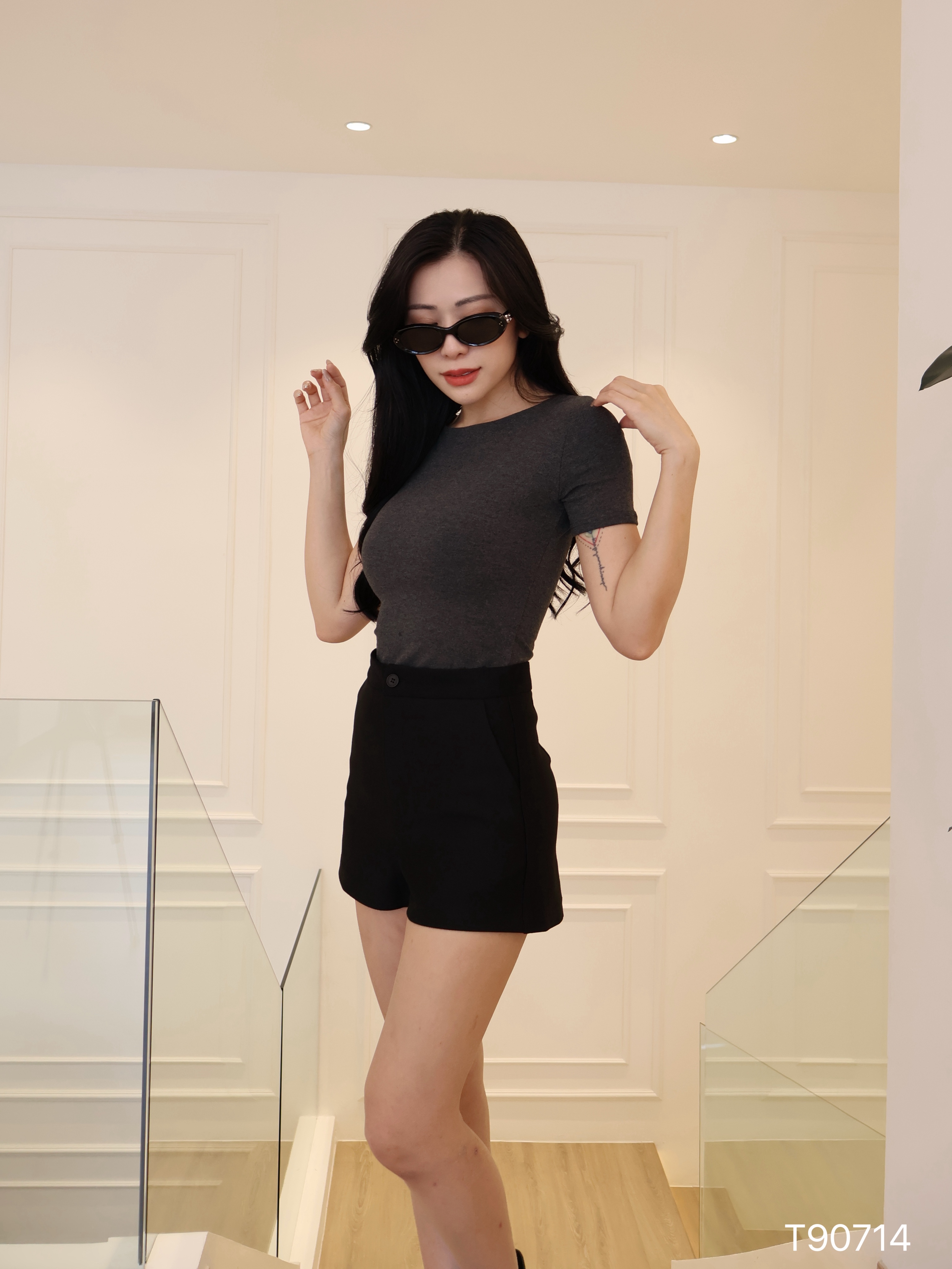 纯欲风月亮领设计修身纯色上衣 (T90714)