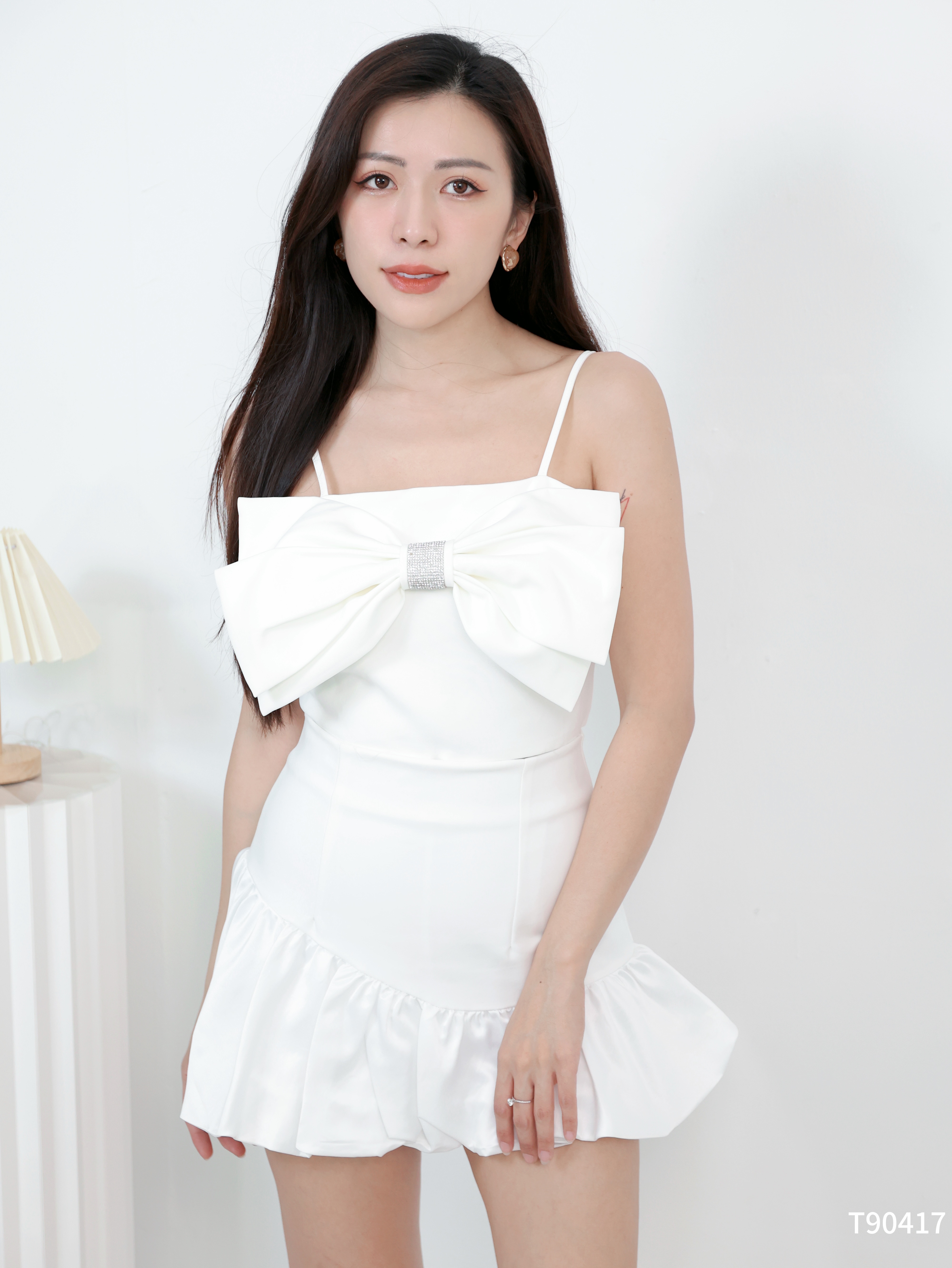 甜美镶钻蝴蝶结吊带短版上衣 (T90417)