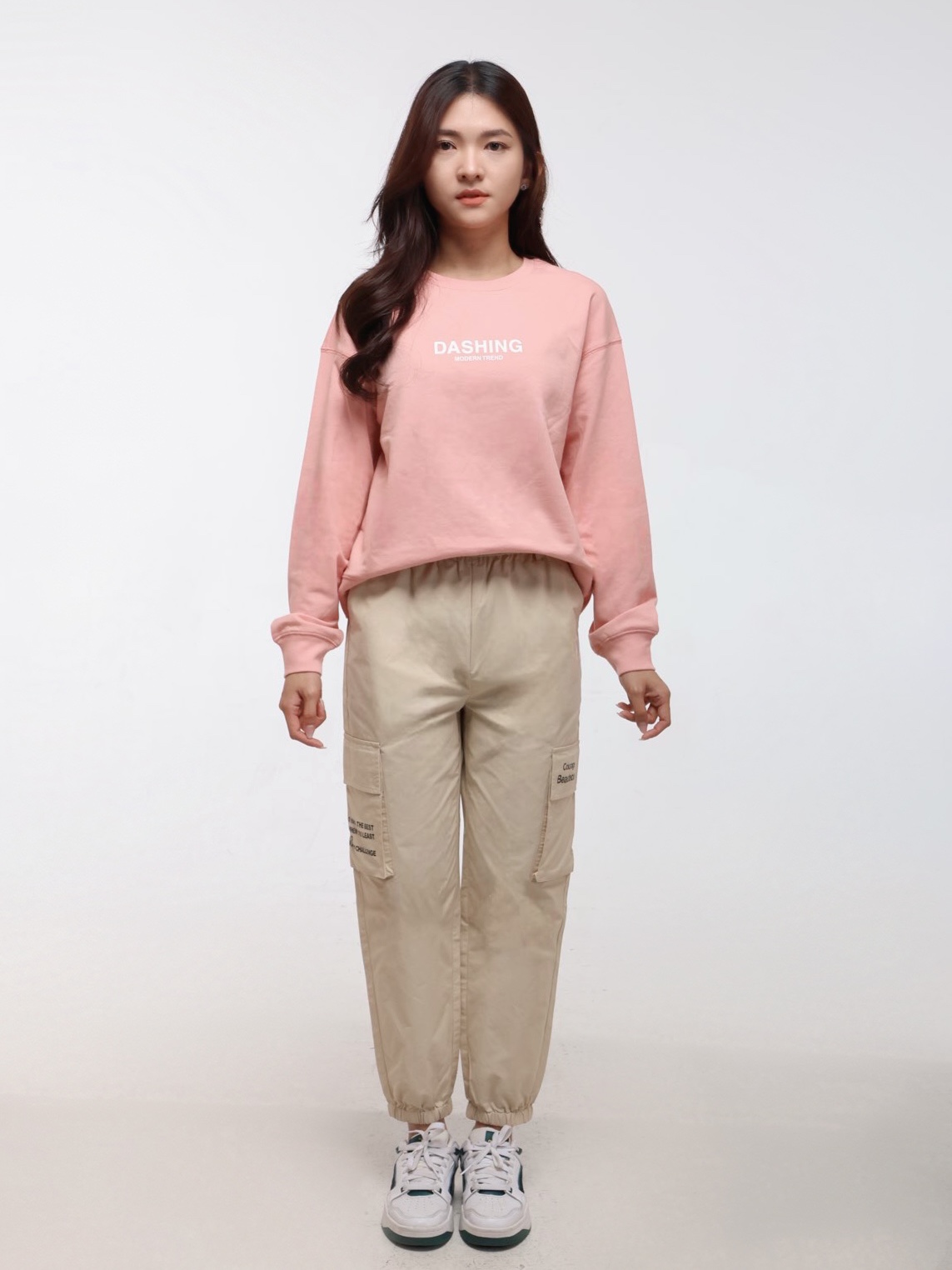 Women's Oversized Knitted Sweatshirt with "DASHING" Print (YS30144)