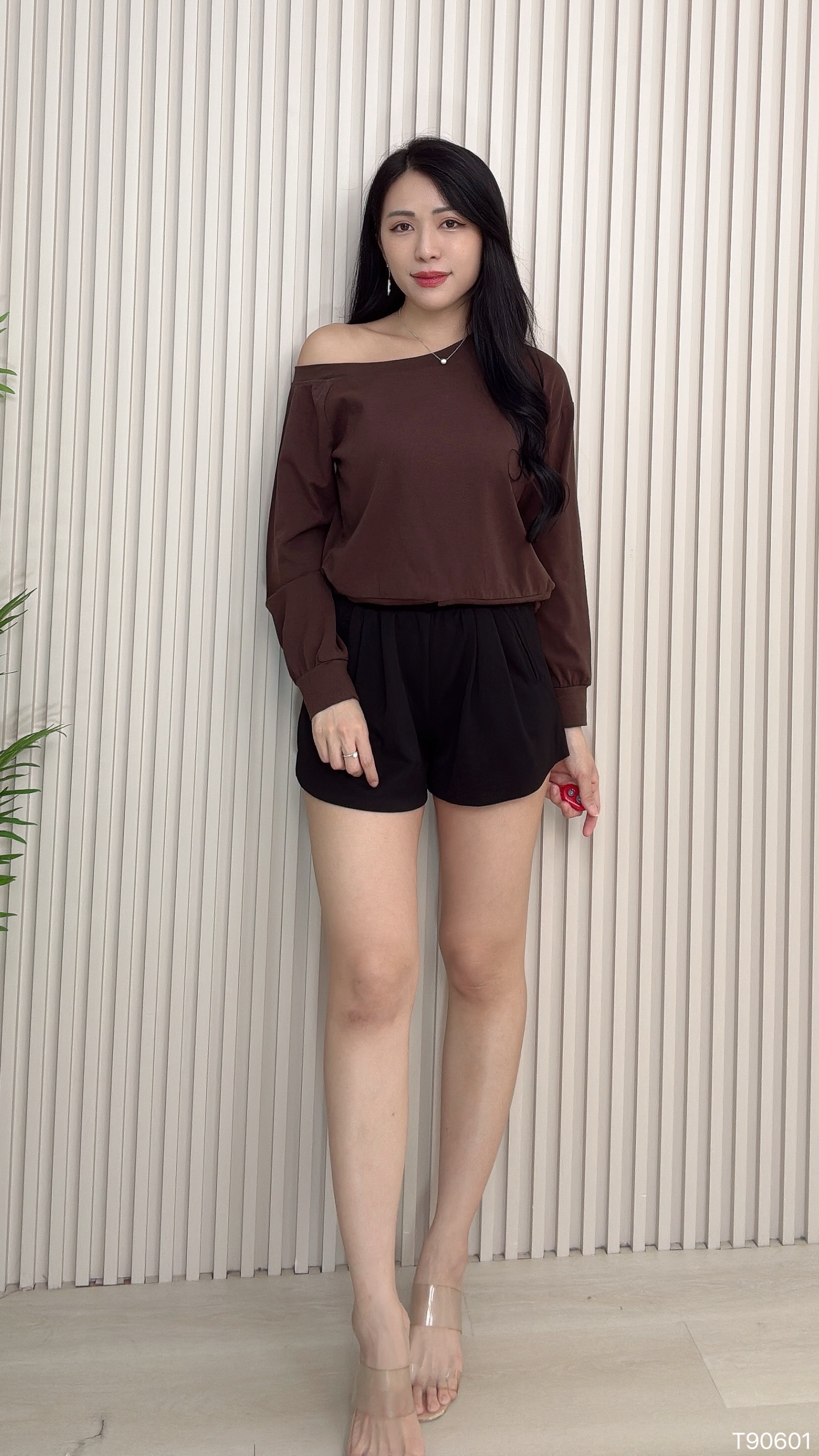 慵懒宽松斜肩设计长袖上衣 (T90601)