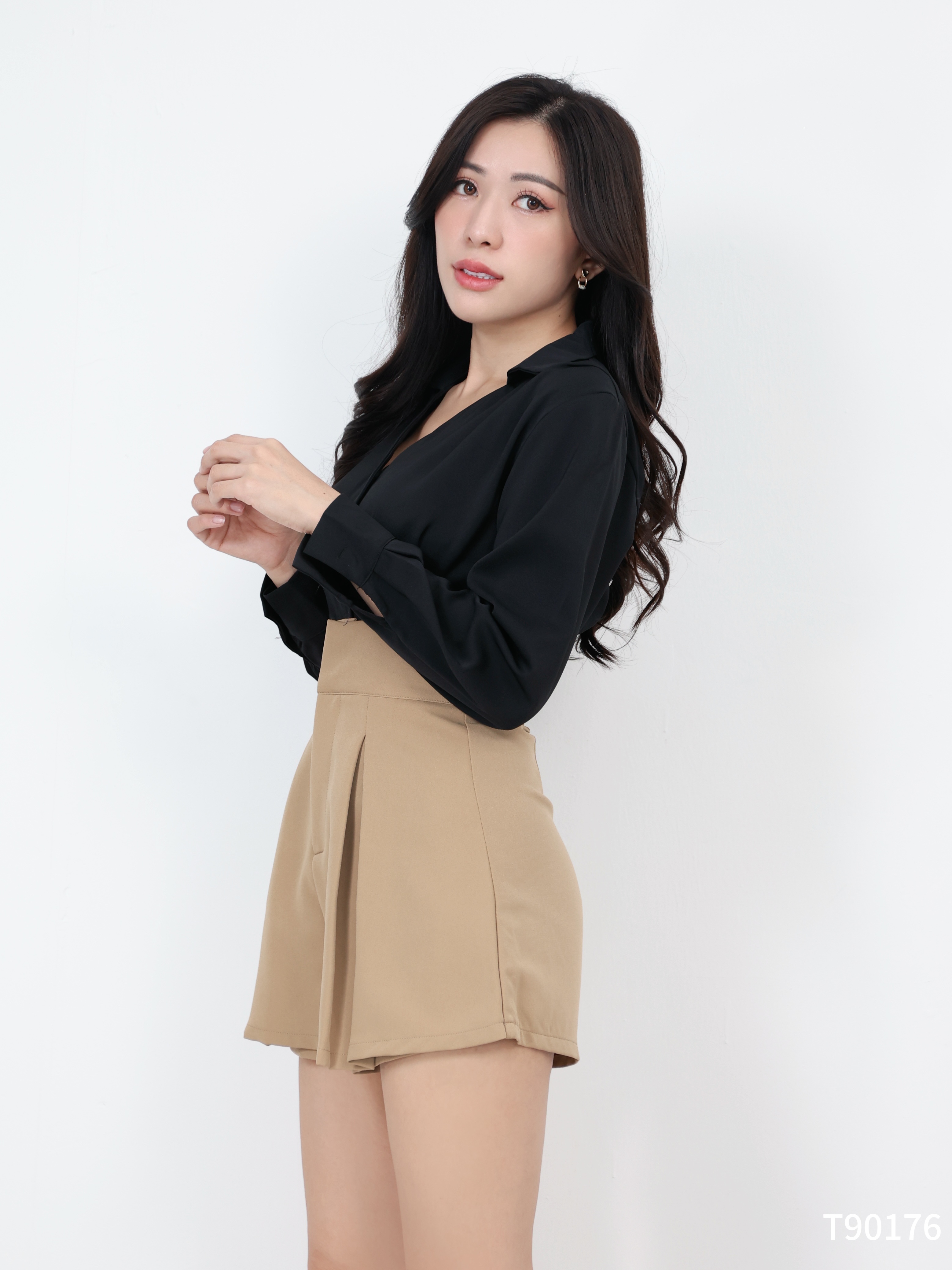 【LBP独家】高级设计感V领长袖上衣 (T90176) - 特价-La'Belle Fashion Boutique Sdn Bhd