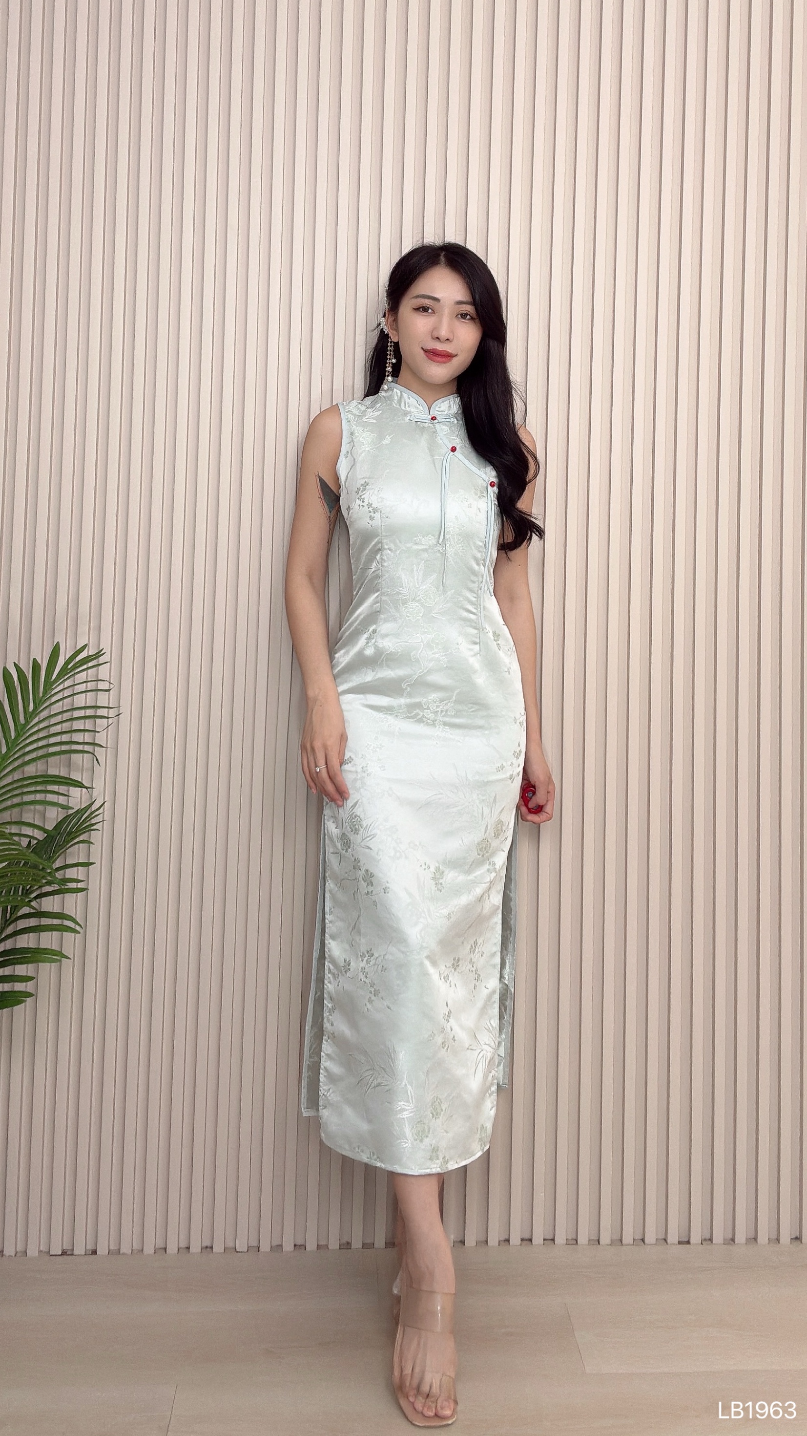 新中式侧边开叉设计无袖长版旗袍 (LB1963)