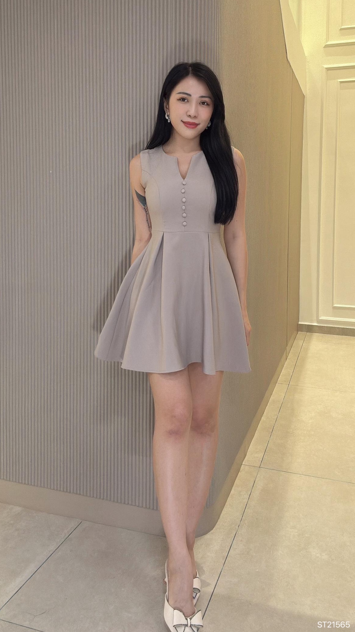 【LBP独家】高端V领假纽扣设计无袖连身裙  (ST21565)