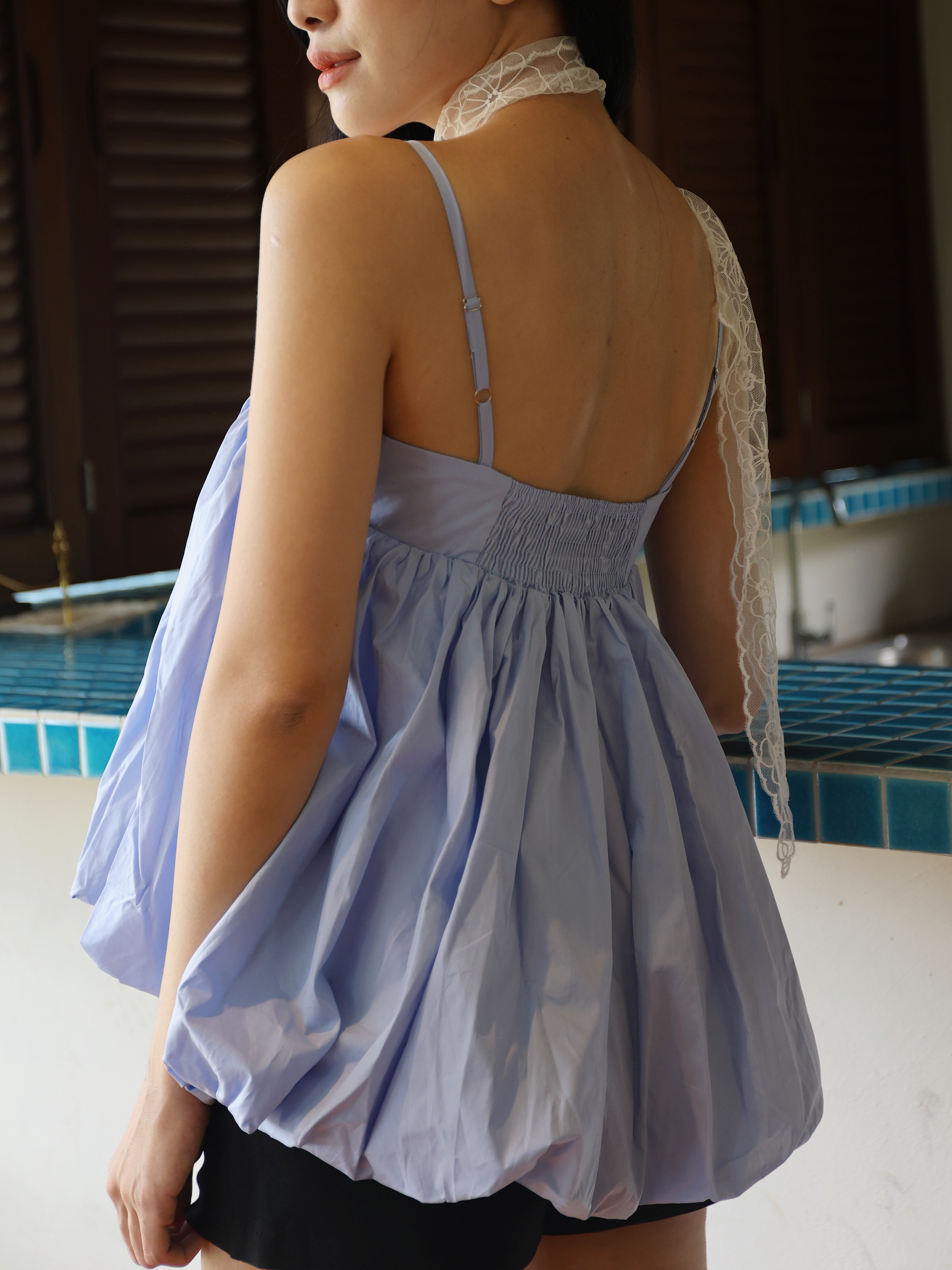 设计感露肩花苞吊带上衣 (T90719)