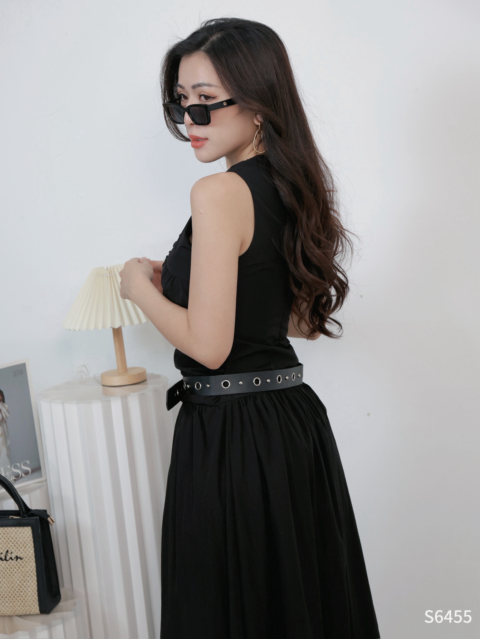 赫本风无袖圆领褶皱设计过膝连身裙 (S6455)