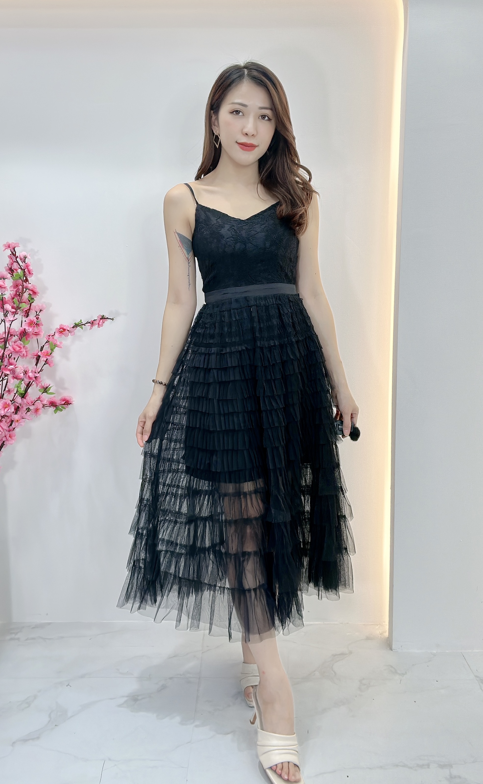 【LBP独家】甜美风V领蕾丝拼薄纱设计吊带连身裙  (ST20511)