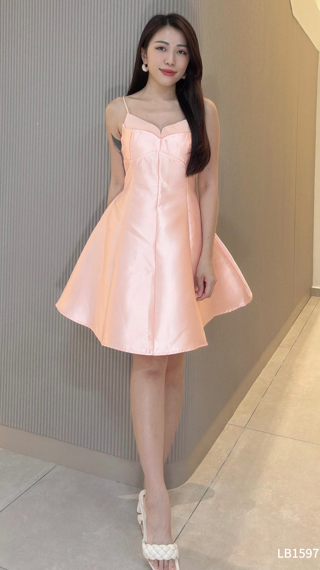 高级感爱心领伞状吊带连身裙 (LB1597)