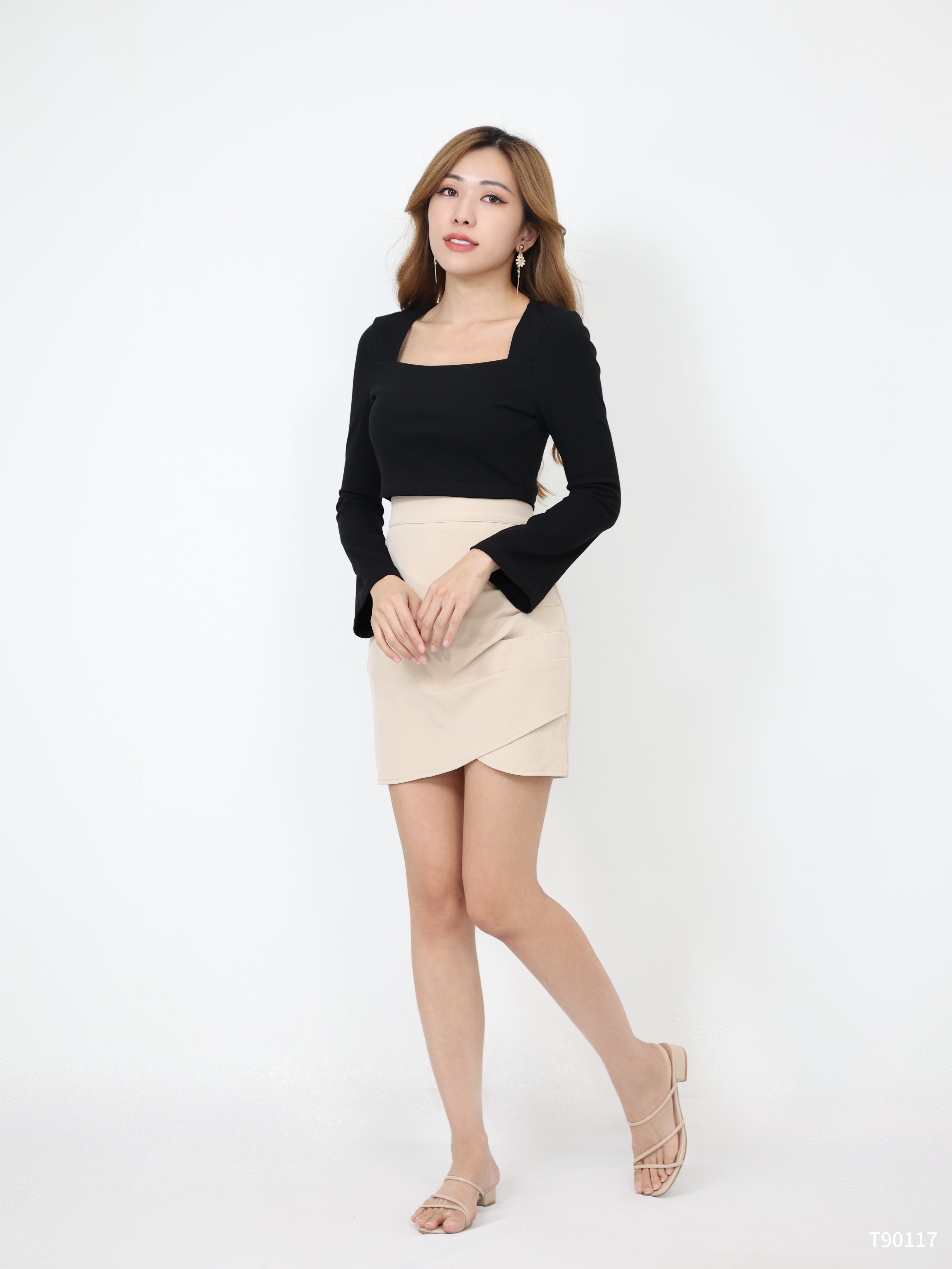 【LBP独家】时尚方领喇叭袖上衣 (T90117) - 特价-La'Belle Fashion Boutique Sdn Bhd