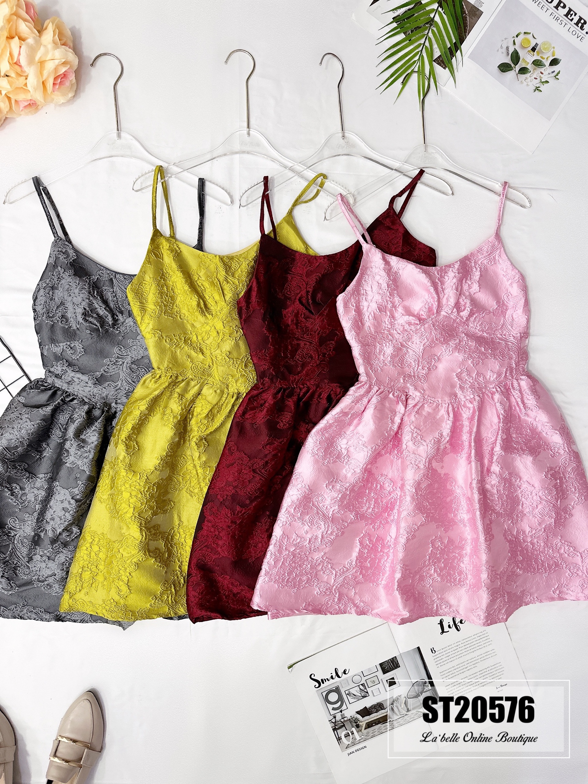 【LBP独家】甜美风吊带蓬蓬连身裙（ST20576）