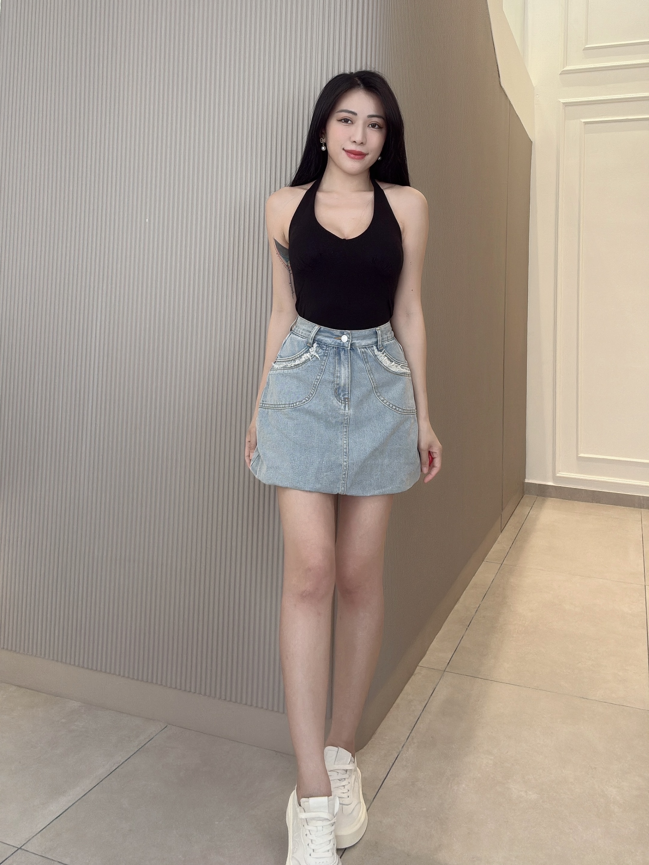 辣妹性感风露肩美背挂脖上衣 (T90744)