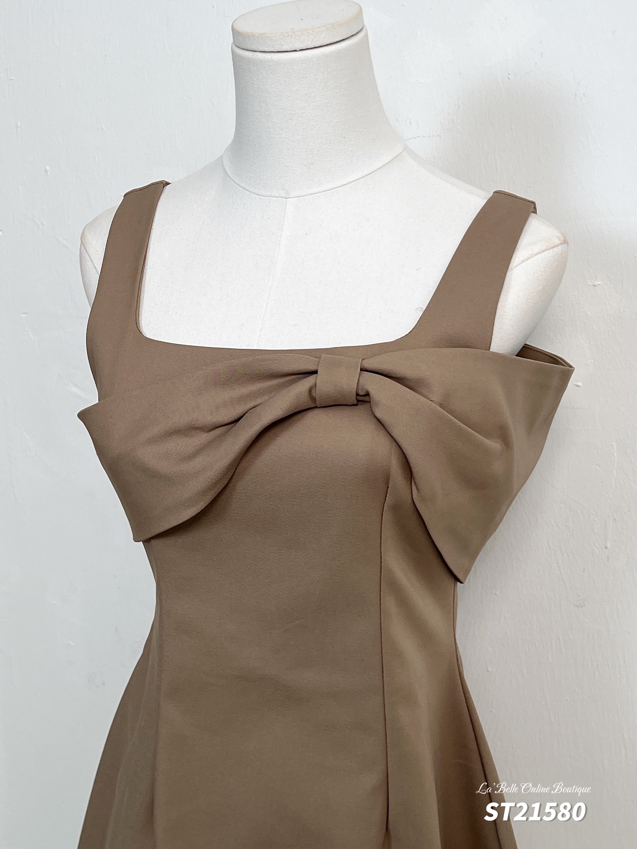 【LBP独家】甜美蝴蝶结设计显瘦连身裙 (ST21580)