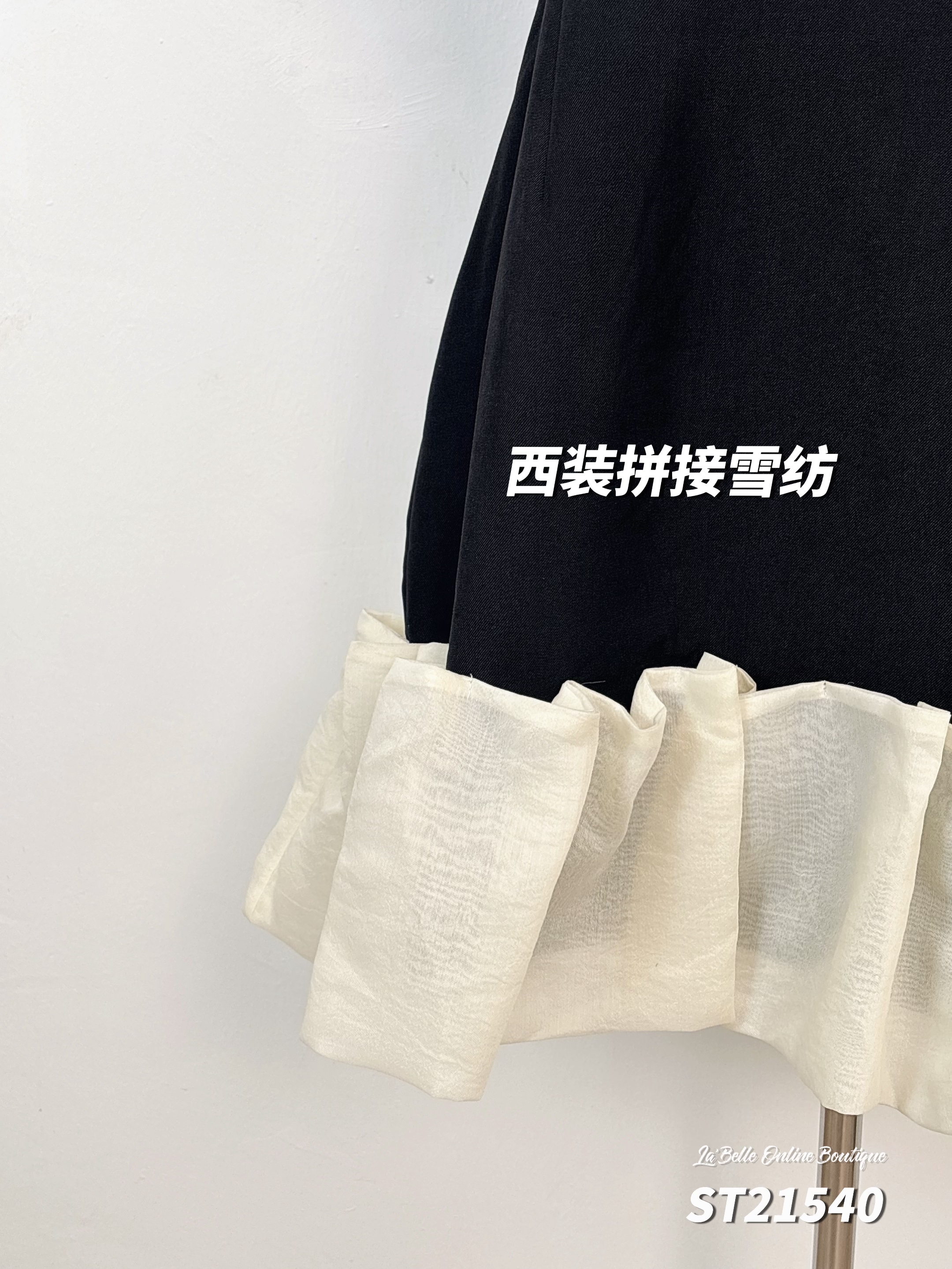 法式大V西装领荷叶裙摆设计连身裙 (ST21540)