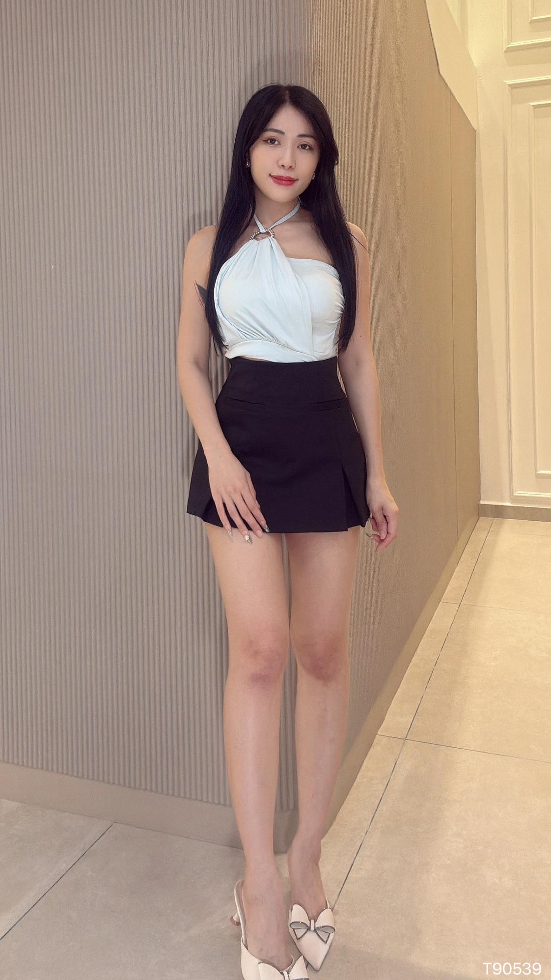 性感修身褶皱设计抹胸挂脖上衣 (T90539)