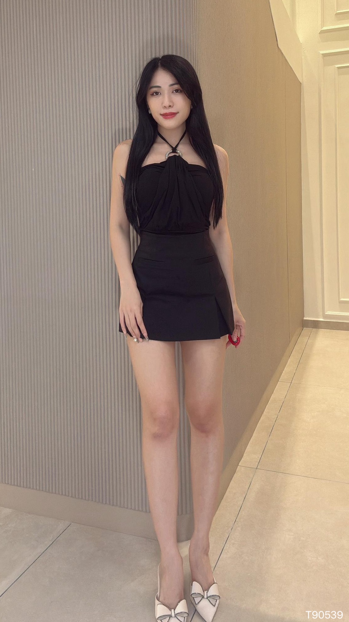 性感修身褶皱设计抹胸挂脖上衣 (T90539)