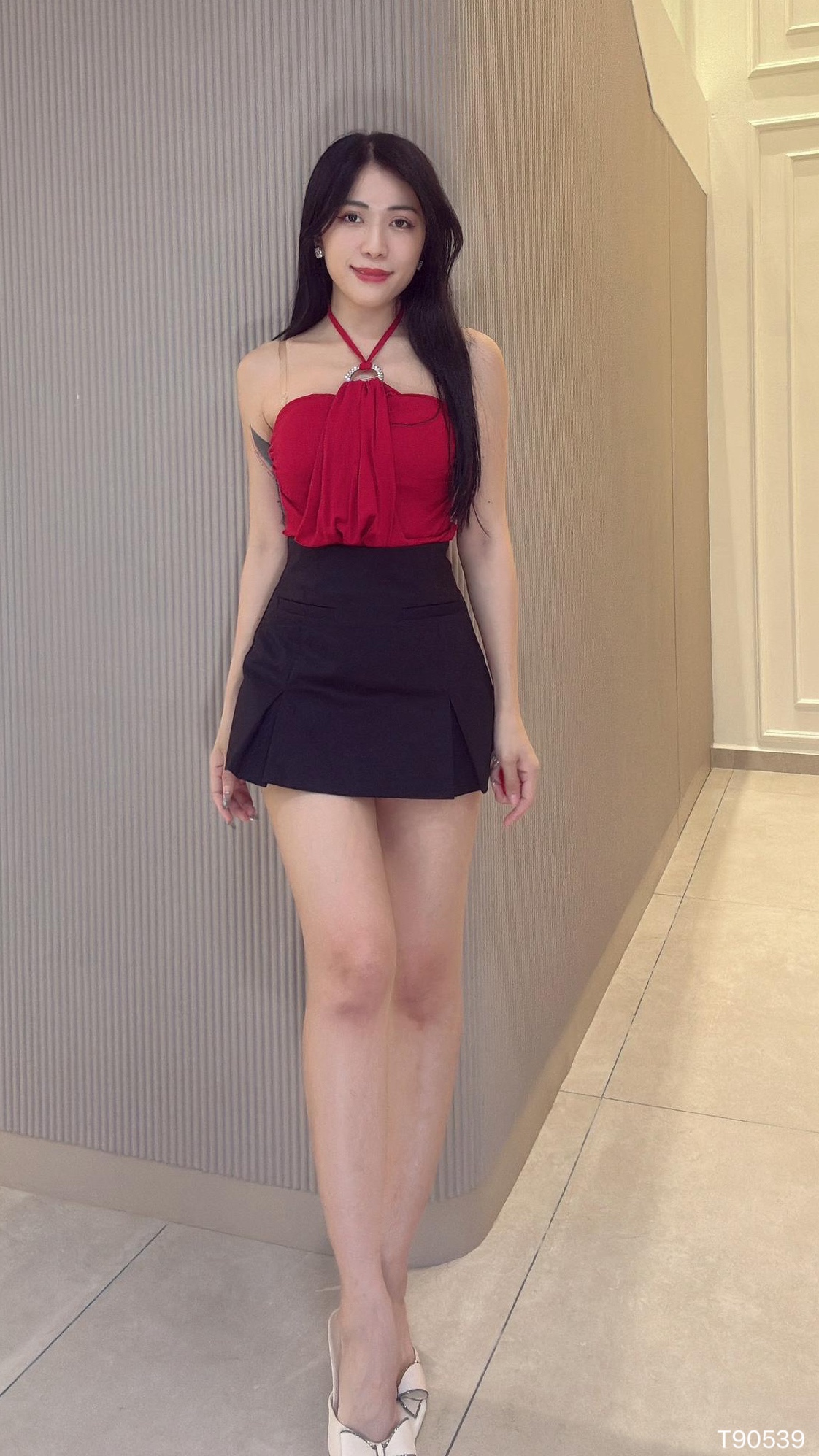 性感修身褶皱设计抹胸挂脖上衣 (T90539)