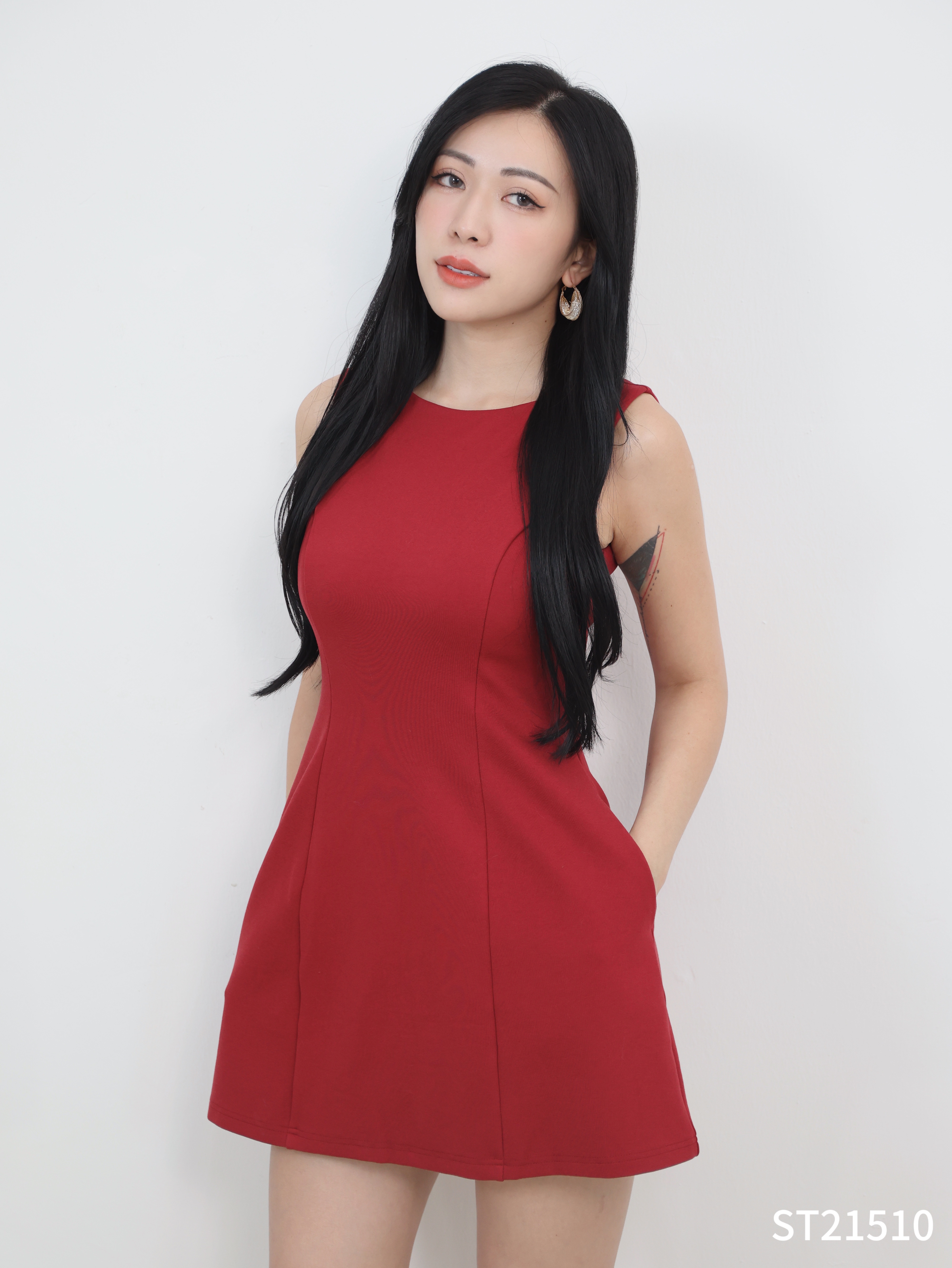 高级感背面V领设计无袖连身裙 (ST21510)