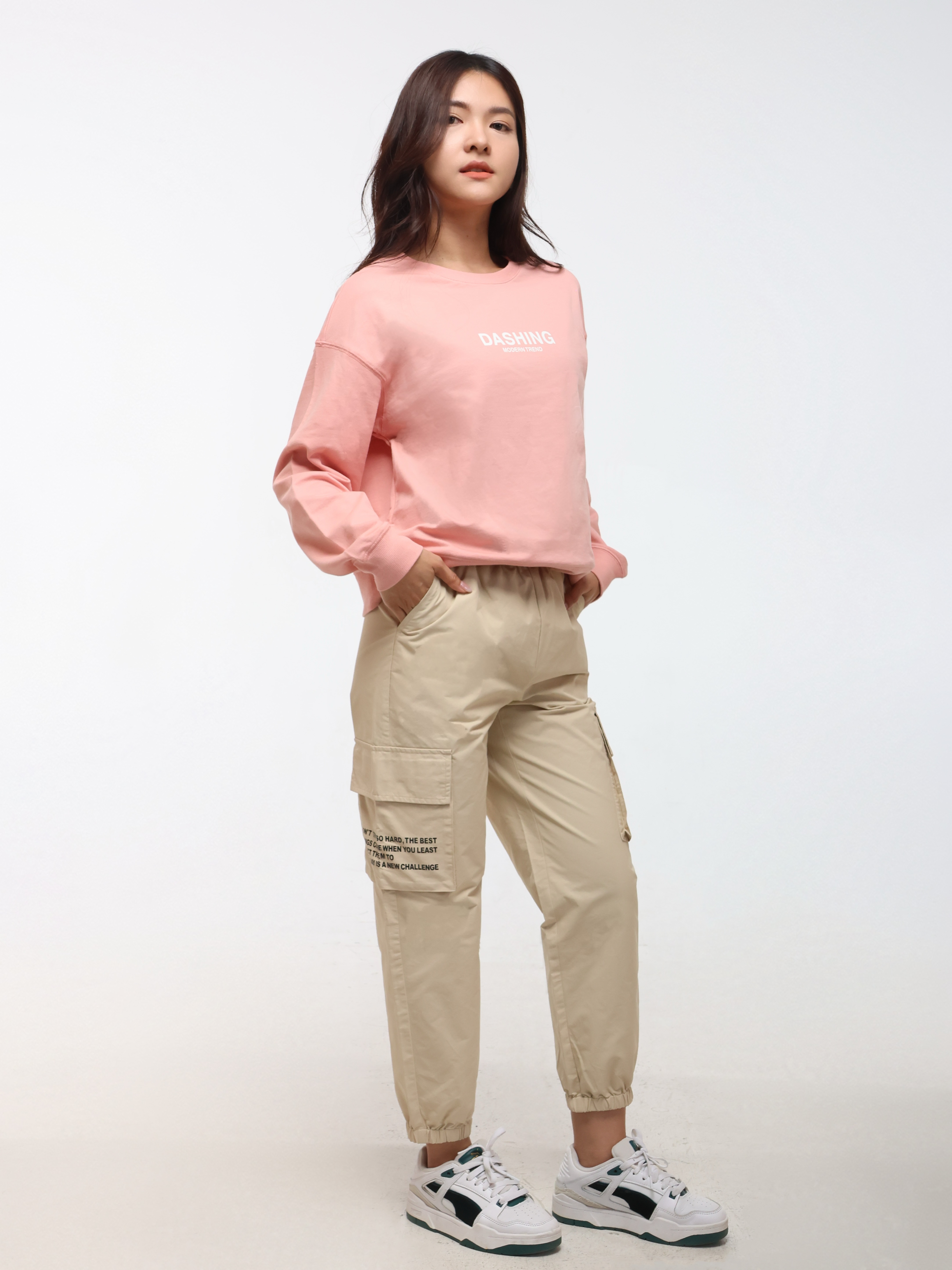 Women's Oversized Knitted Sweatshirt with "DASHING" Print (YS30144)