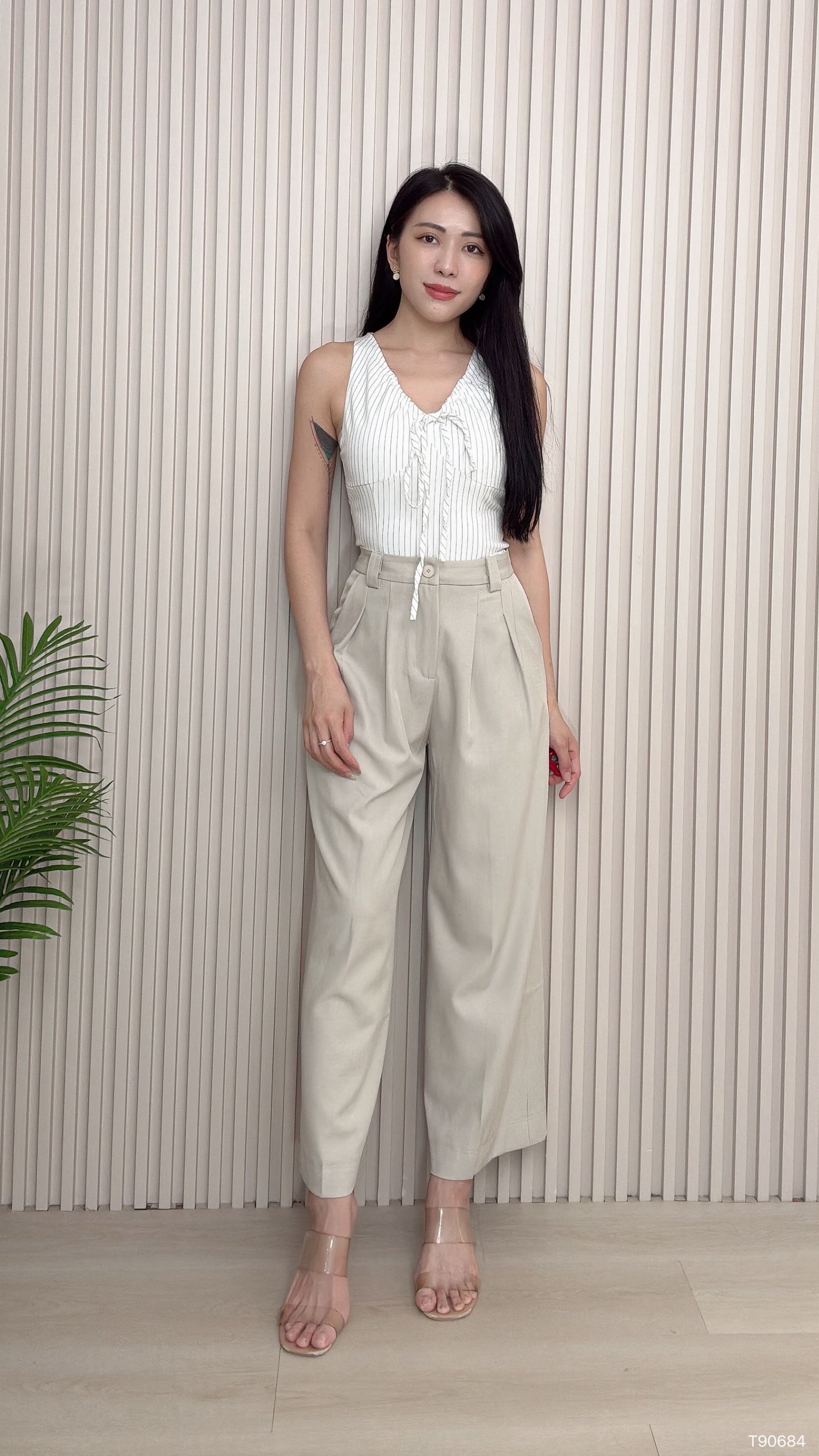 御姐气质V领抽绳设计条纹上衣 (T90684)