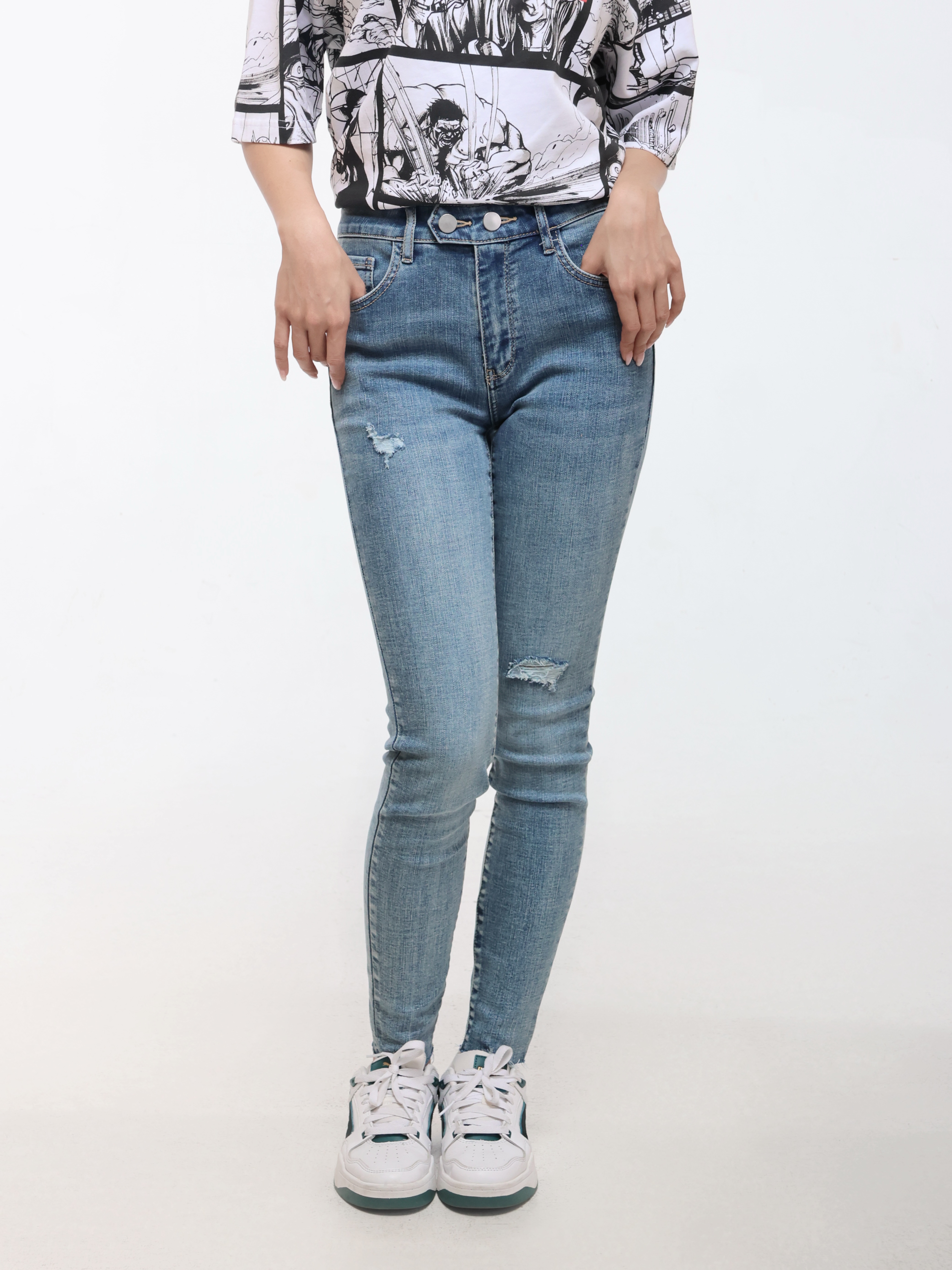 Women's Jeans with Small Ripped Details (YS30104)