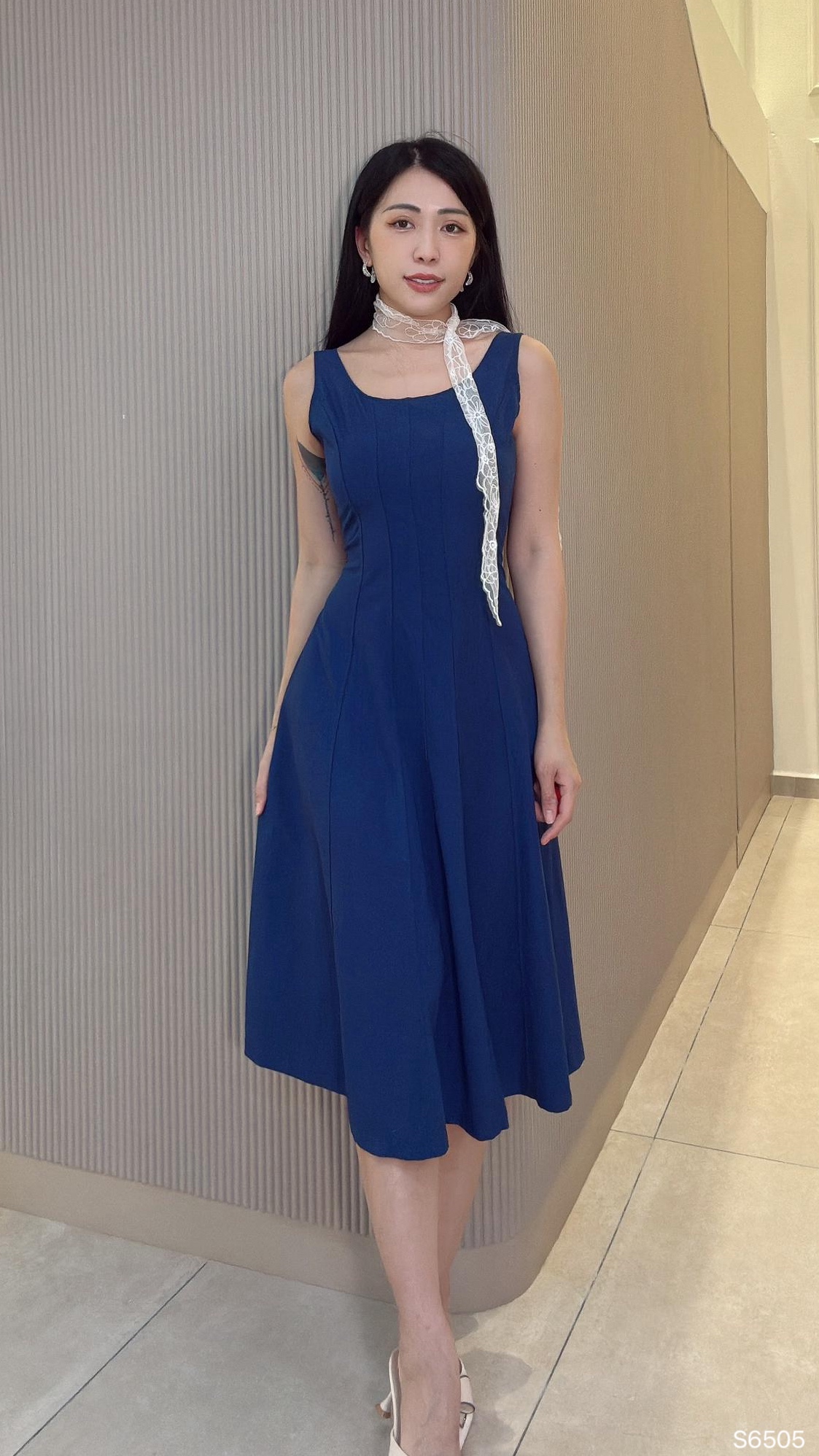 韩系A字大U领设计连身裙 (S6505)