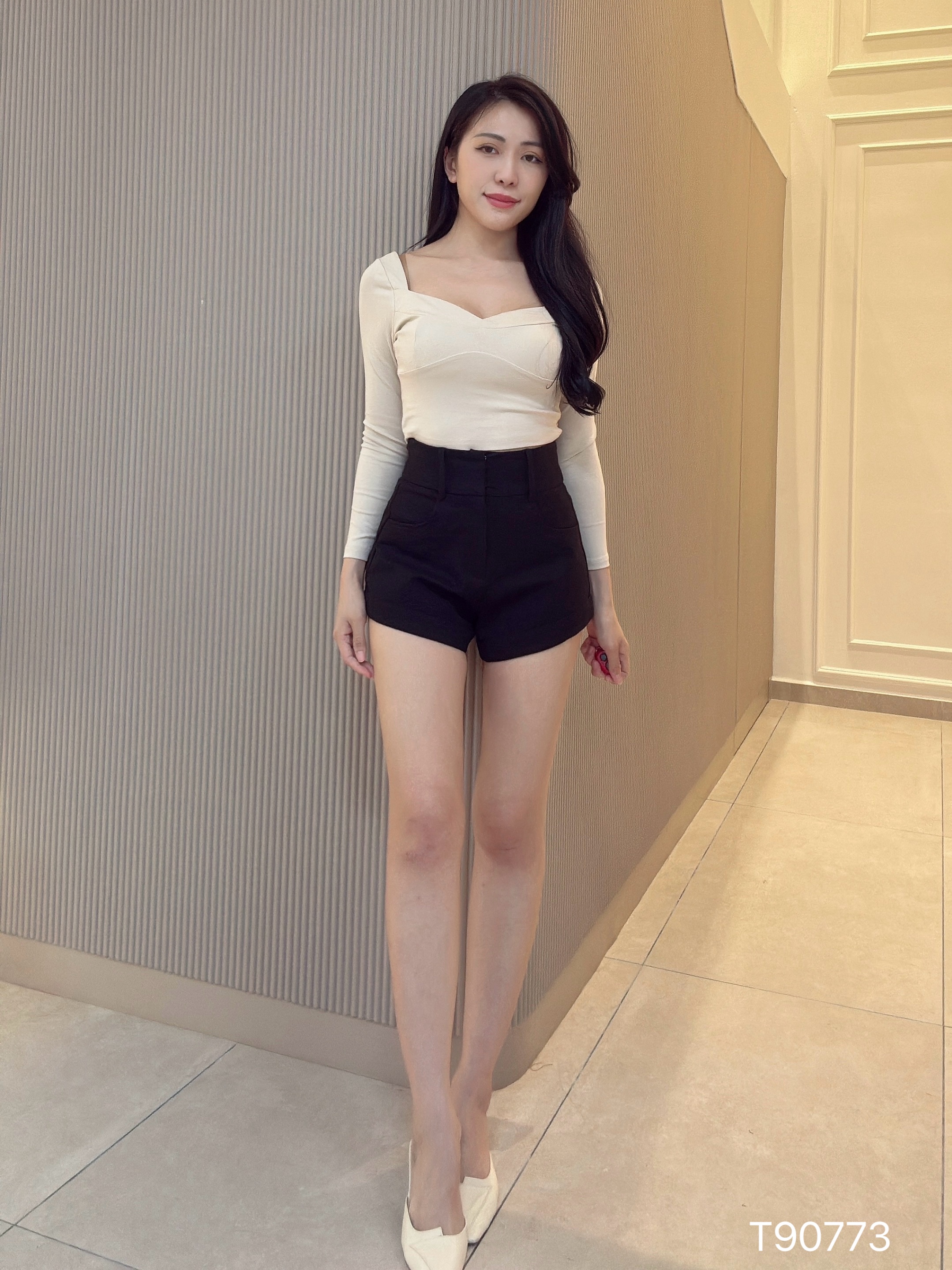 法式少女感方V领短款长袖上衣 (T90773)
