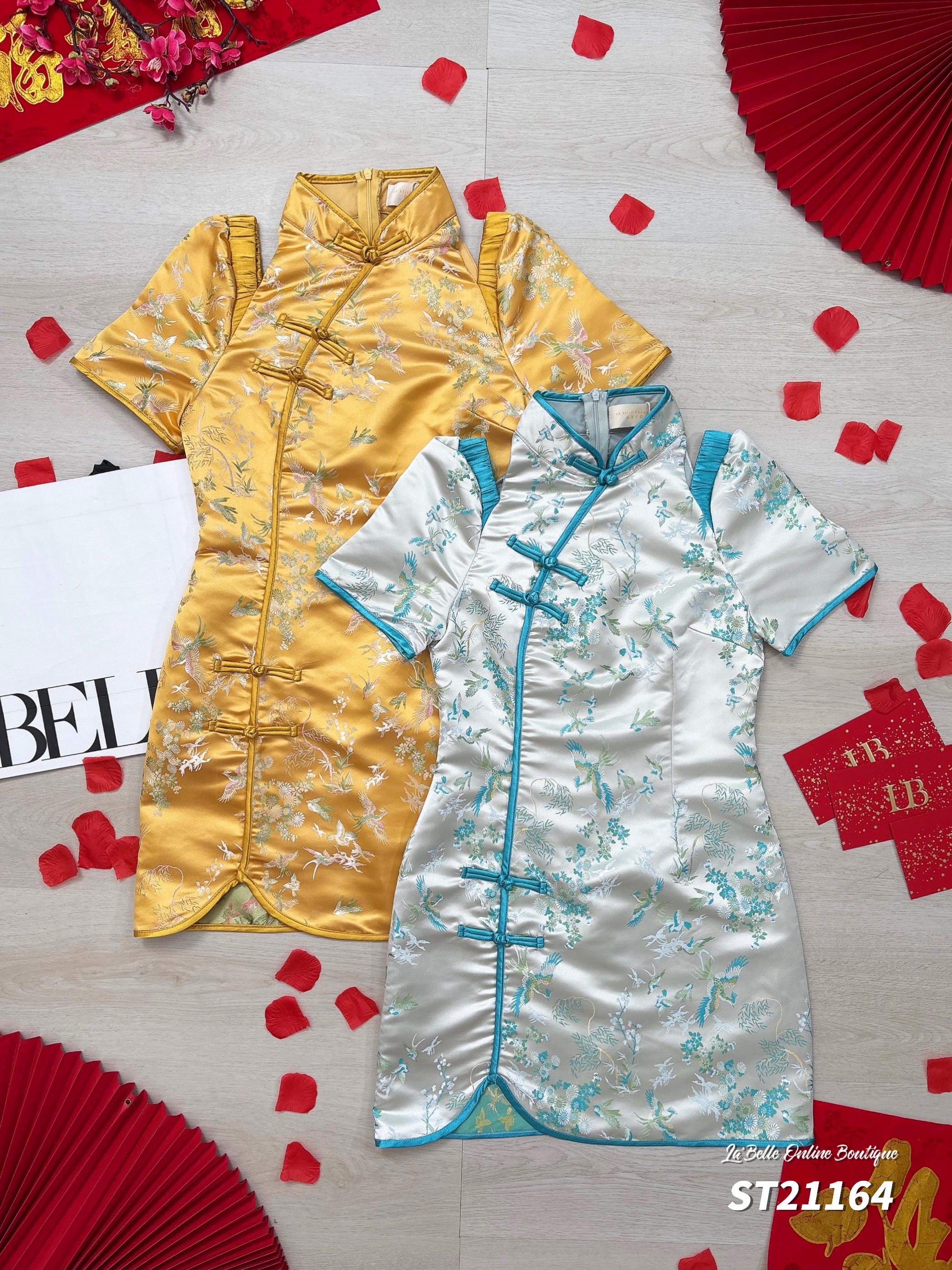 【LBP GXFC 独家新年系列-盛世年华】改良版花鸟图刺绣盘扣设计旗袍 (ST21164)-La'Belle Fashion Boutique Sdn Bhd