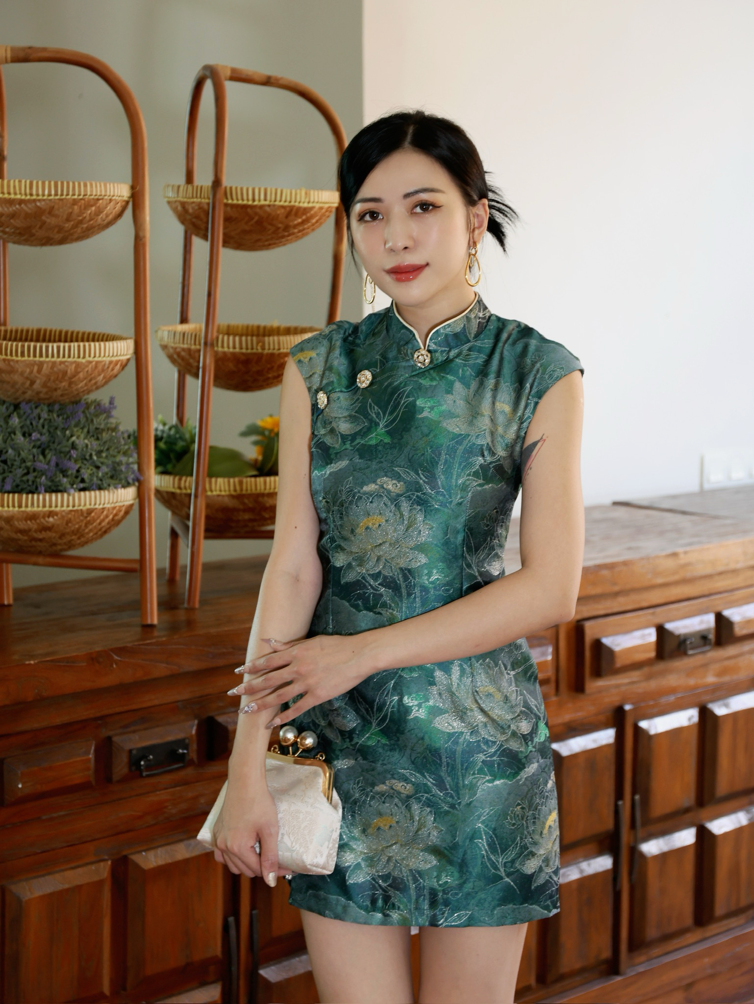 【预购PRE-ORDER】【烟岚浅梦】 LBP 独家新年系列 高端改良版金属钻石假扣设计无袖旗袍 (ST21538)