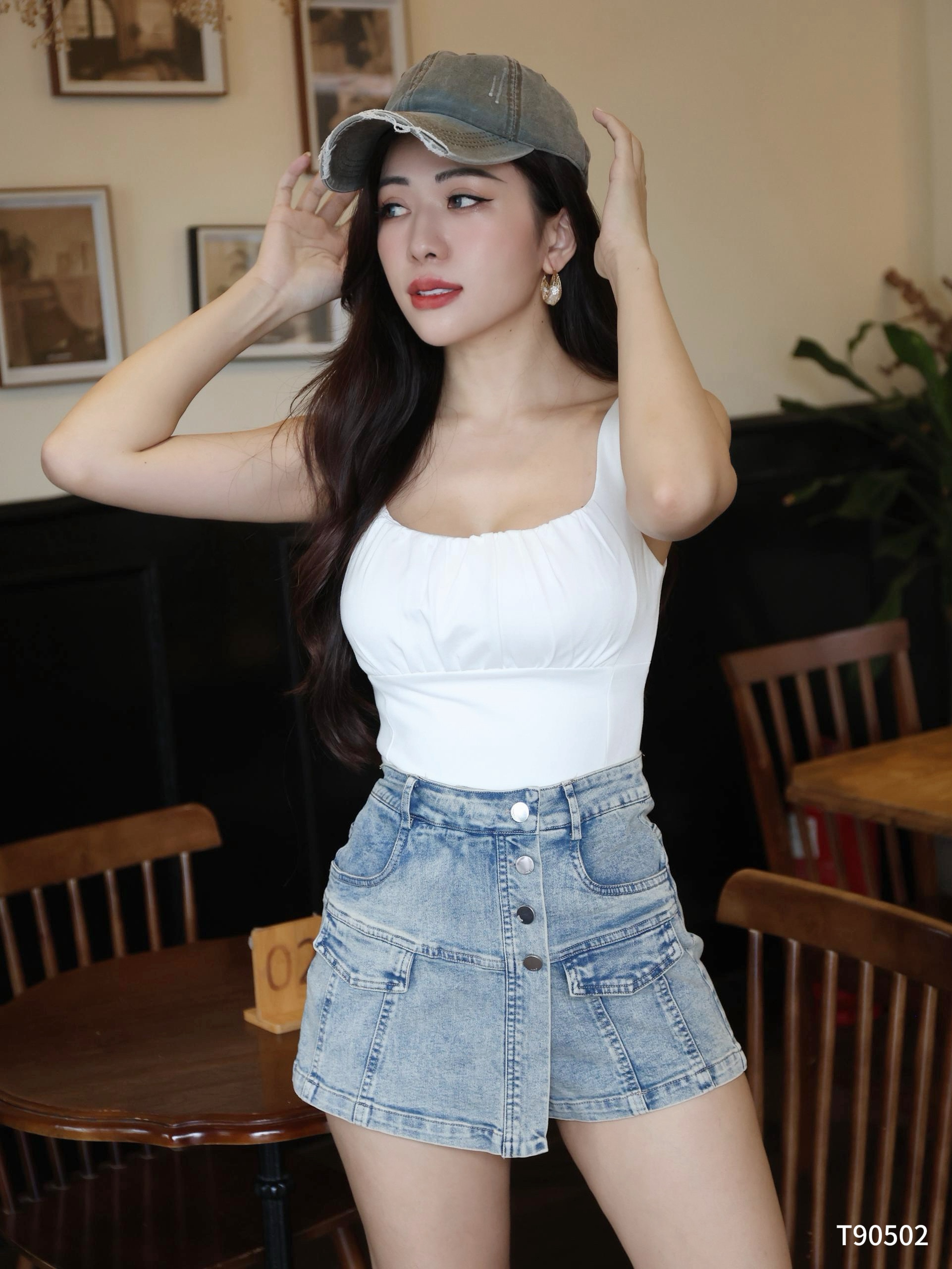 【LBP独家】时尚百搭褶皱设计宽带短版上衣 (T90502)