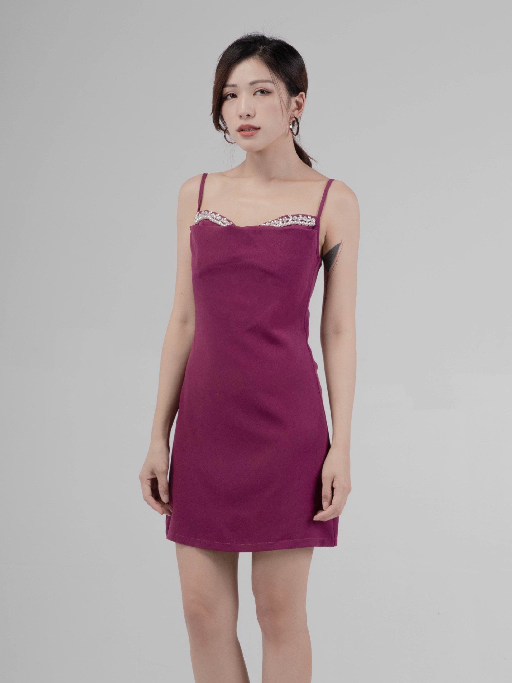 【LBP独家】性感珍珠水钻边设计吊带连身裙（ST20557）