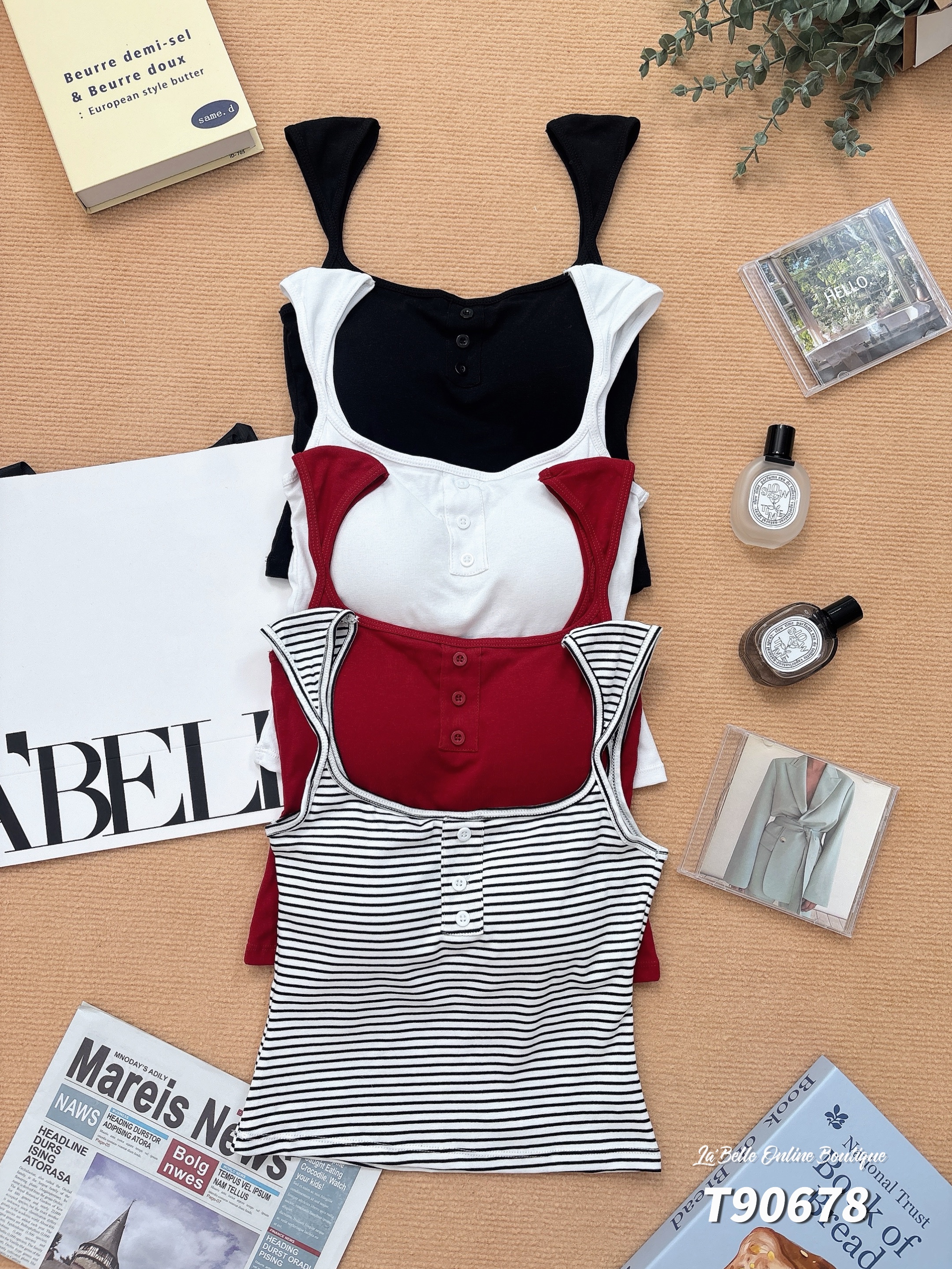 个性简约露锁骨方领设计上衣（T90678）