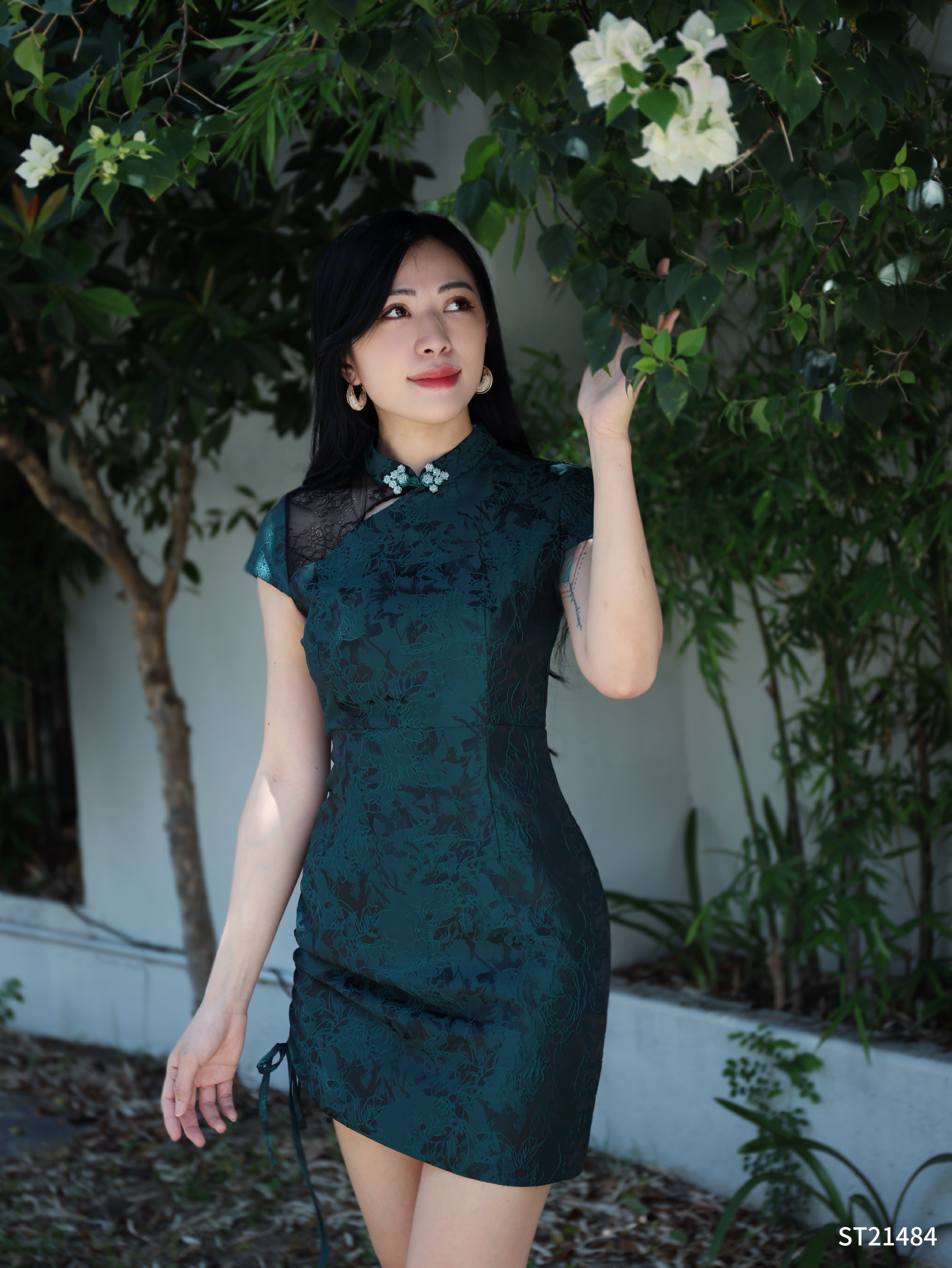 【LBP 独家新年系列】改良版水晶珠盘扣设计立领旗袍 (ST21484)