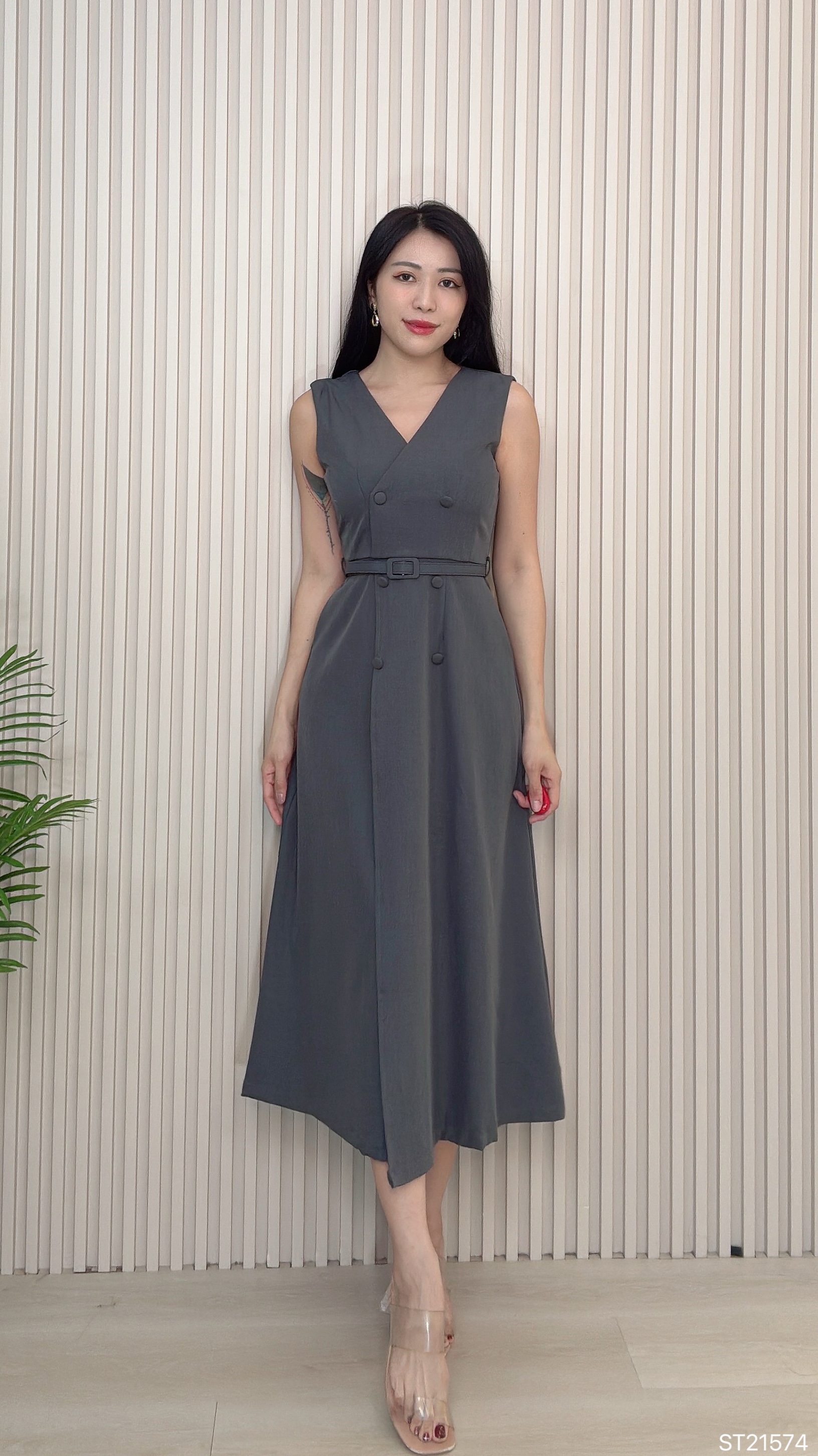 高级感马甲交叉V领设计连身裙 (ST21574)