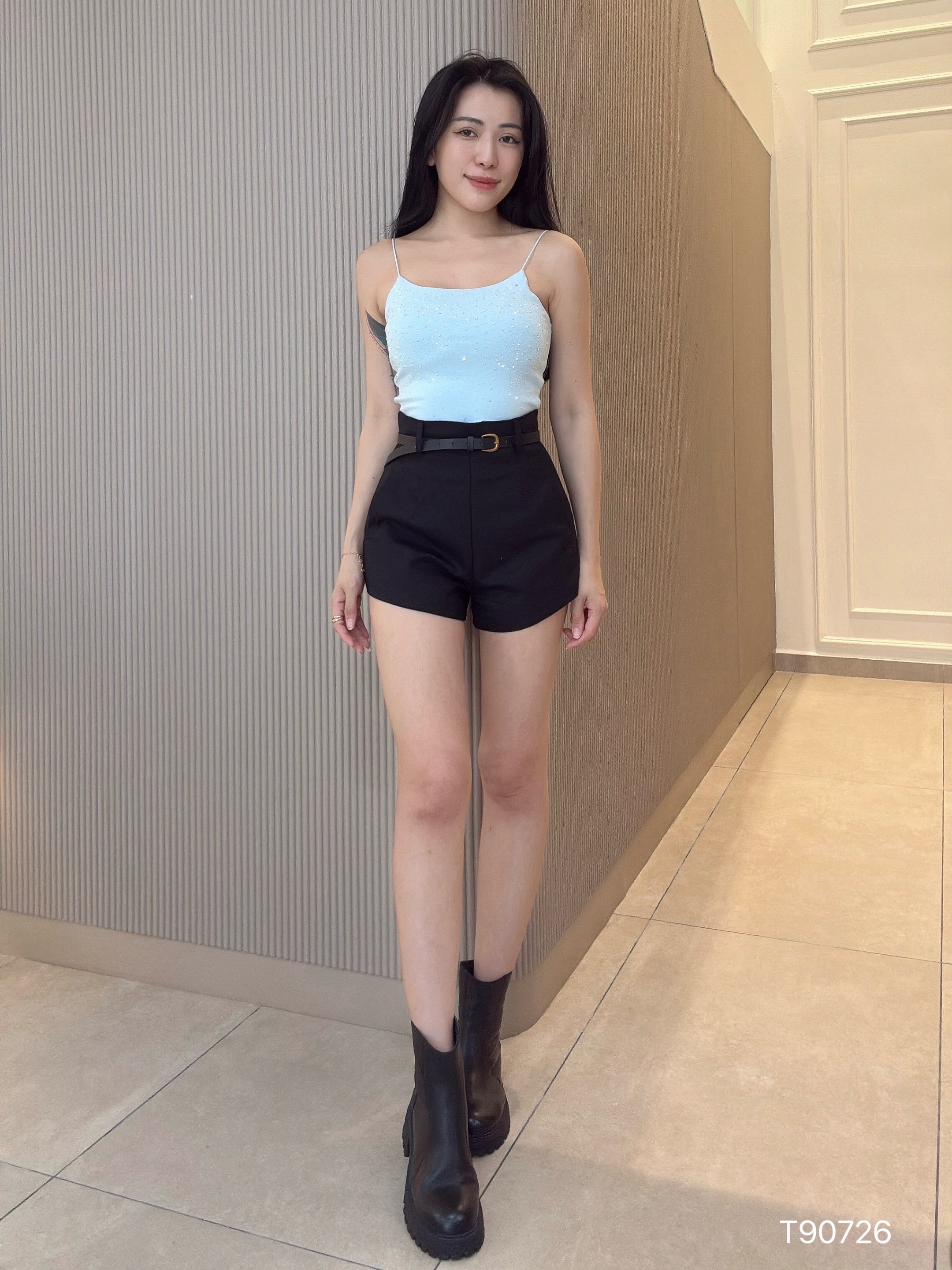 纯欲风烫钻设计细带上衣 (T90726)
