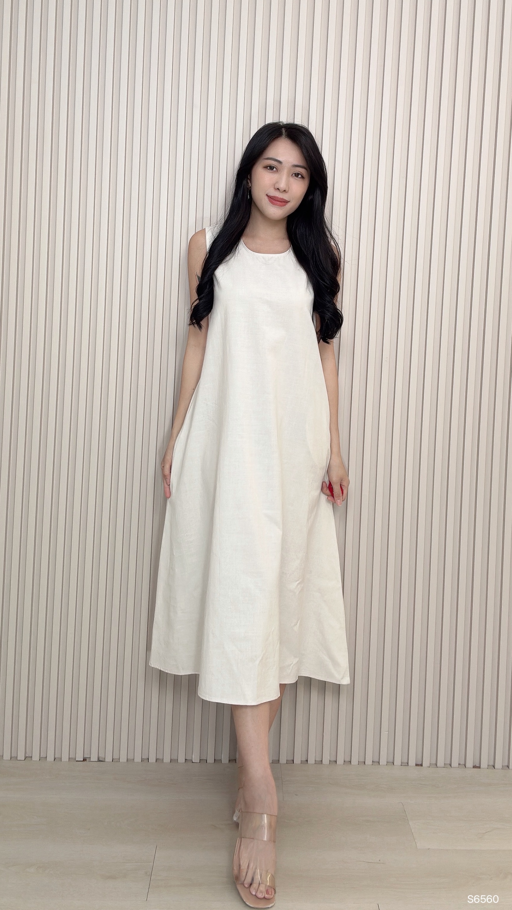【预购PRE-ORDER】端庄简约圆领宽松设计连身裙 (S6560)