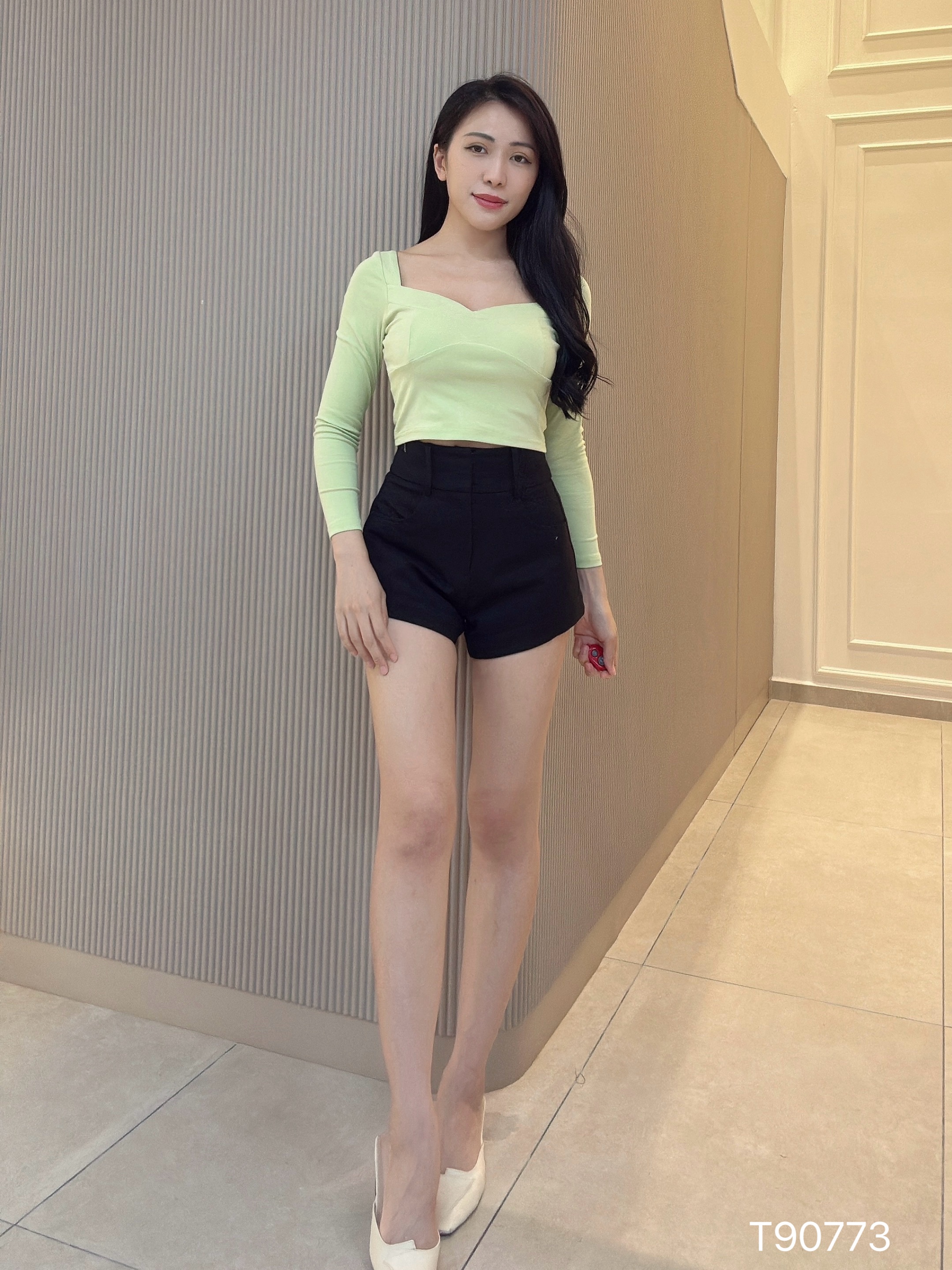 法式少女感方V领短款长袖上衣 (T90773)