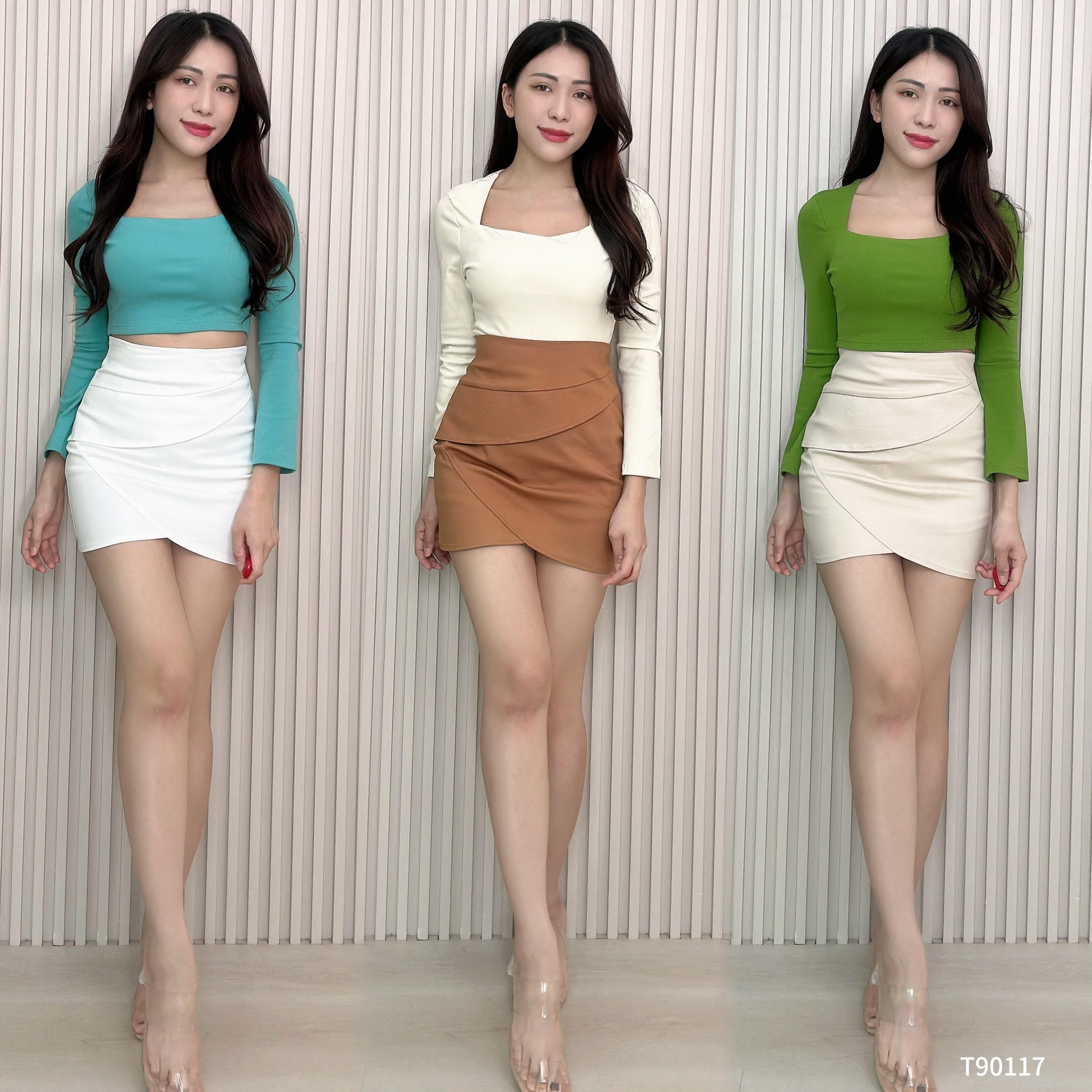 【LBP独家】时尚方领喇叭袖上衣 (T90117) - 特价-La'Belle Fashion Boutique Sdn Bhd