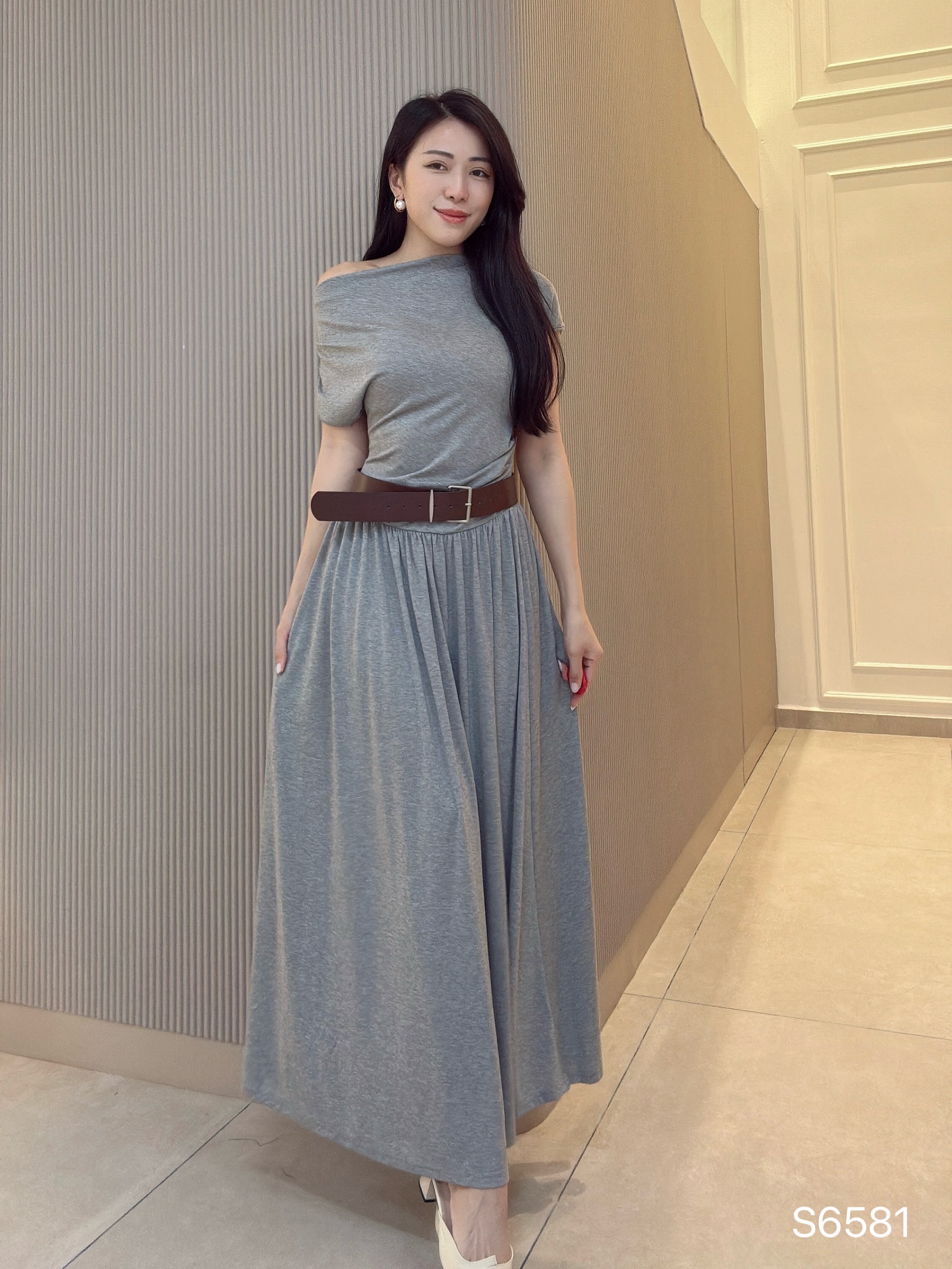 高级感垂坠荡领设计伞状裙摆连身裙 (S6581)