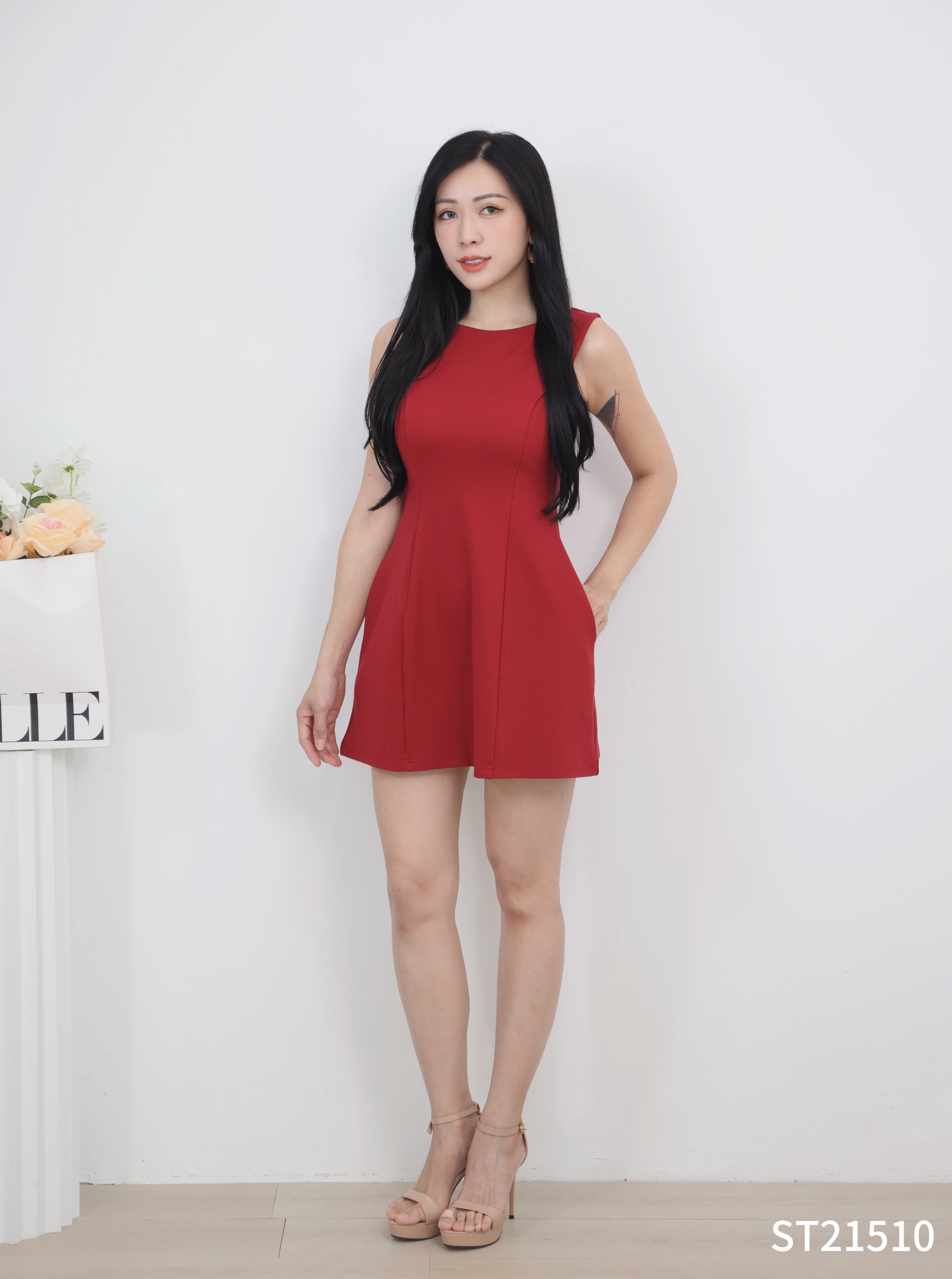 高级感背面V领设计无袖连身裙 (ST21510)