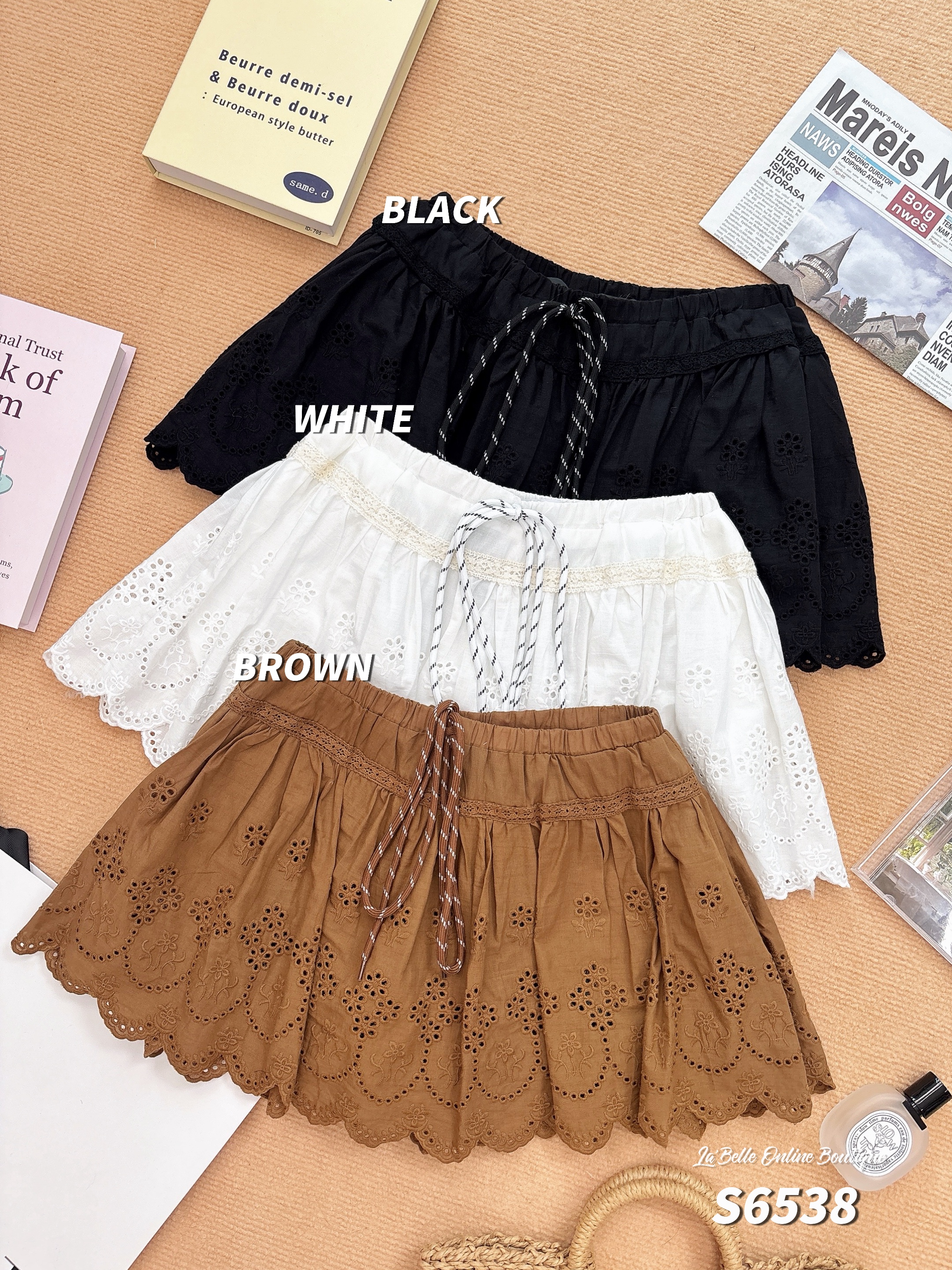 甜美镂空刺绣系带设计高腰短裙 (S6538)