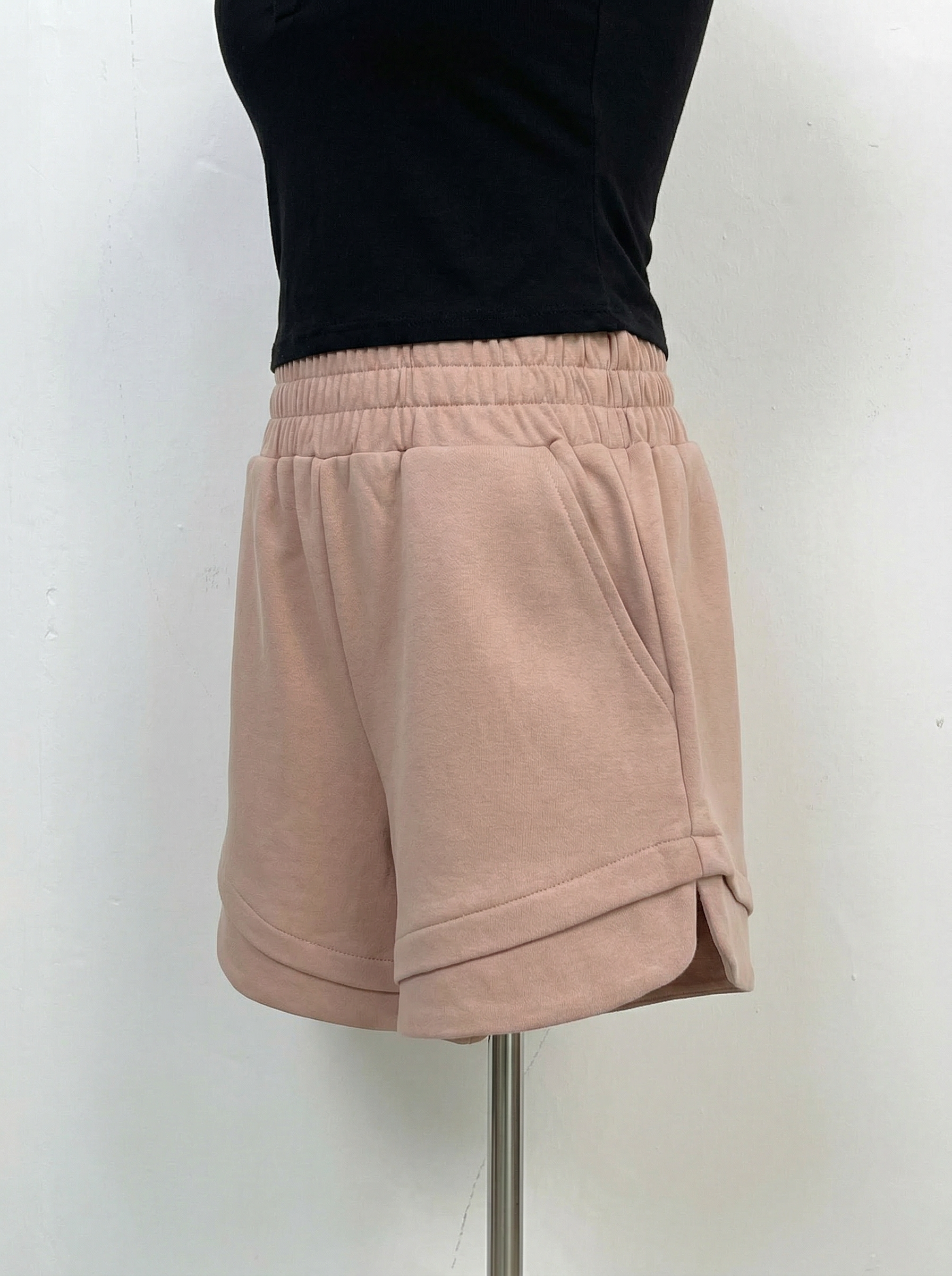 日常百搭款微笑设计高腰短裤 (P40239)