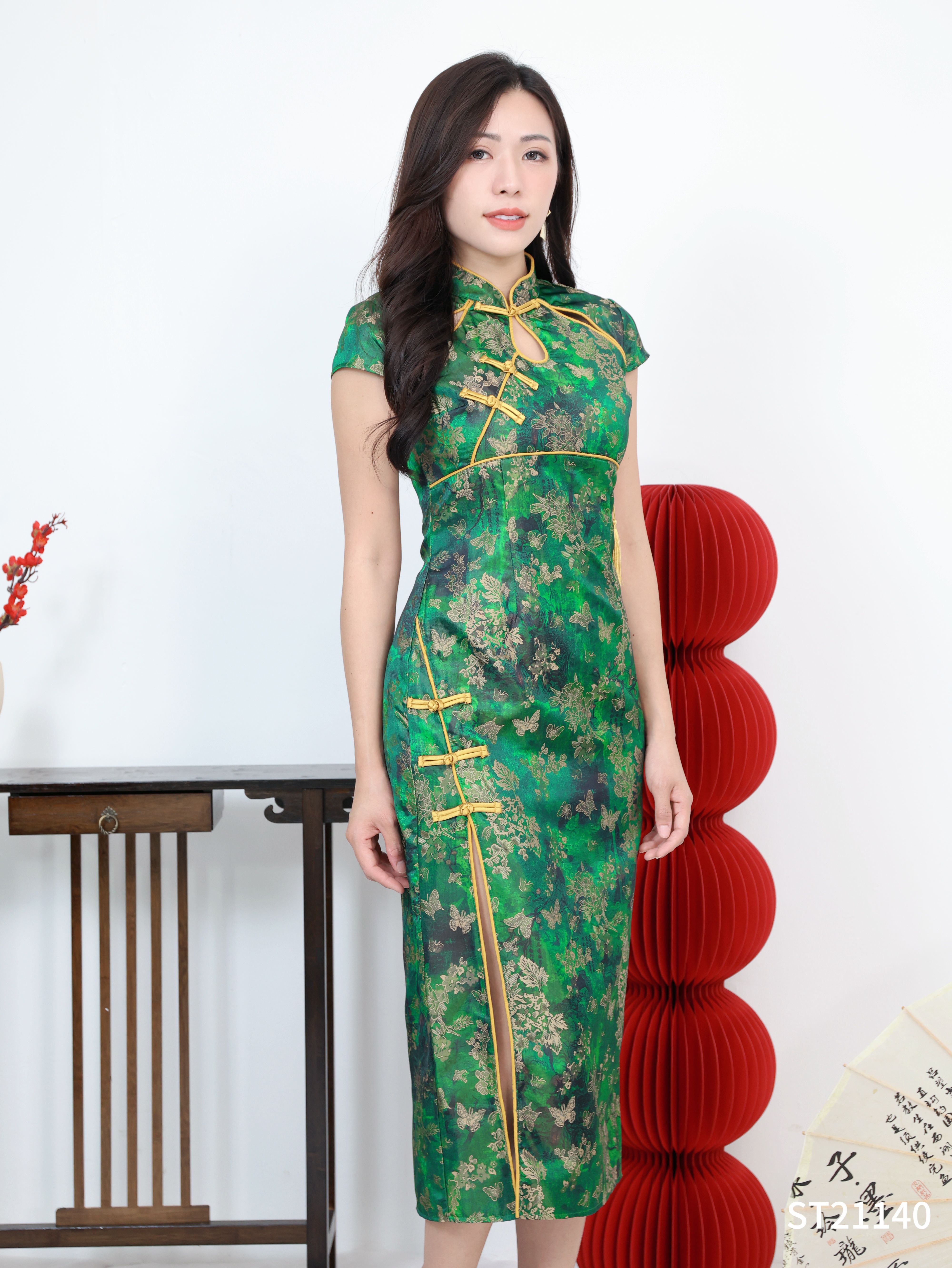 【LBP GXFC 独家新年系列】复古国风修身版过膝旗袍 (ST21140)-La'Belle Fashion Boutique Sdn Bhd