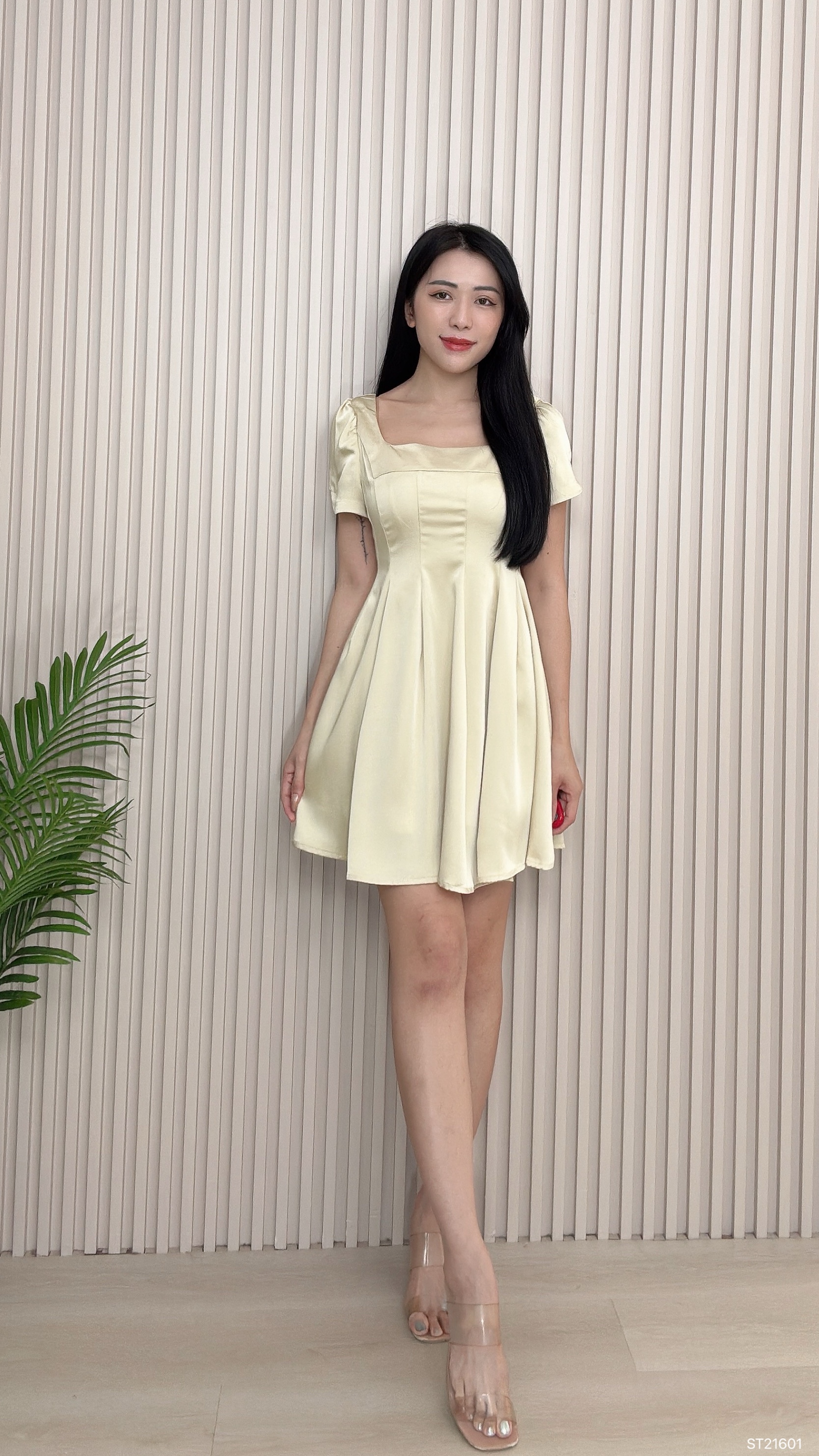 【LBP独家】法式方领泡泡袖设计连身裙 (ST21601)