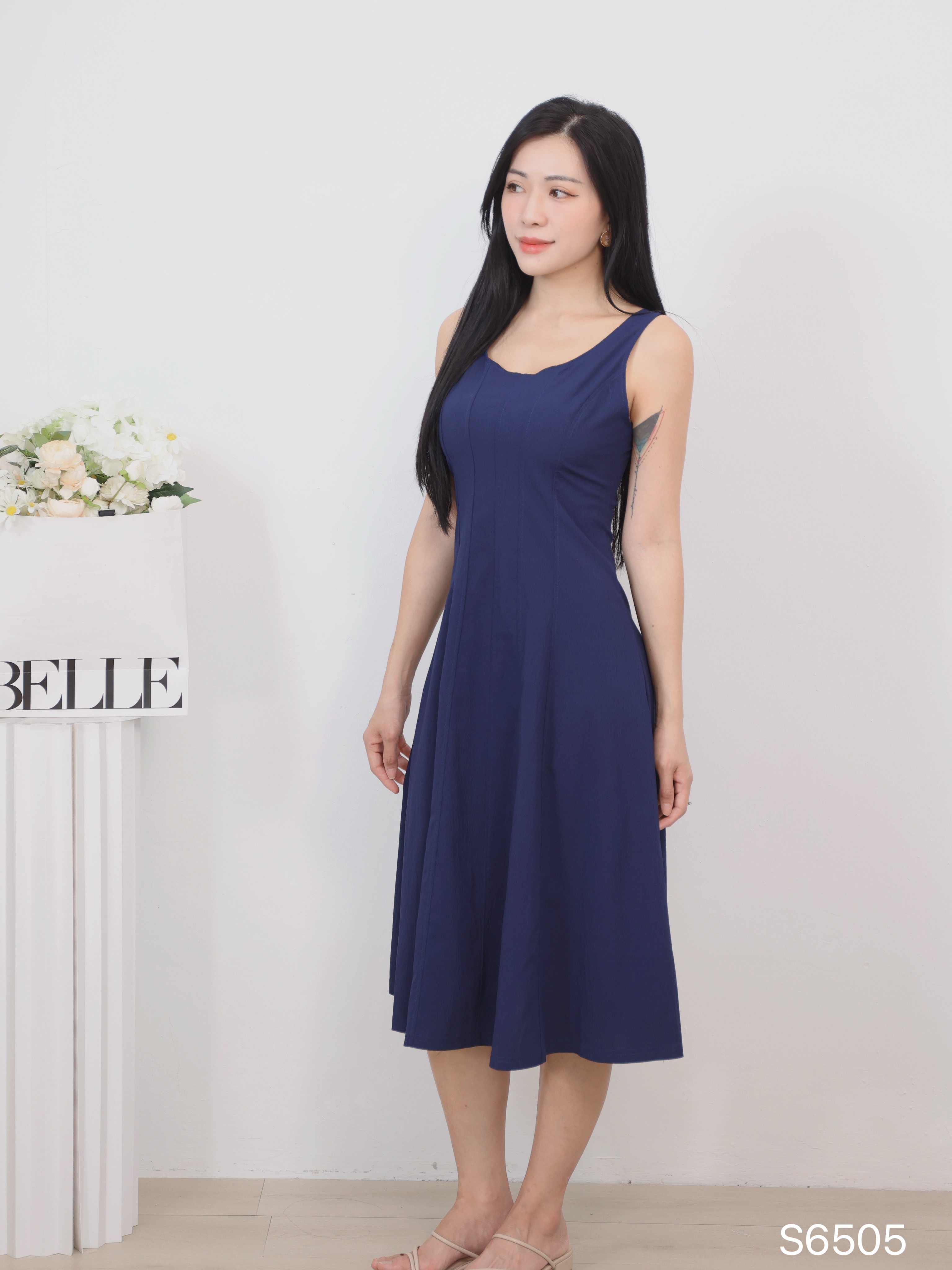 韩系A字大U领设计连身裙 (S6505)