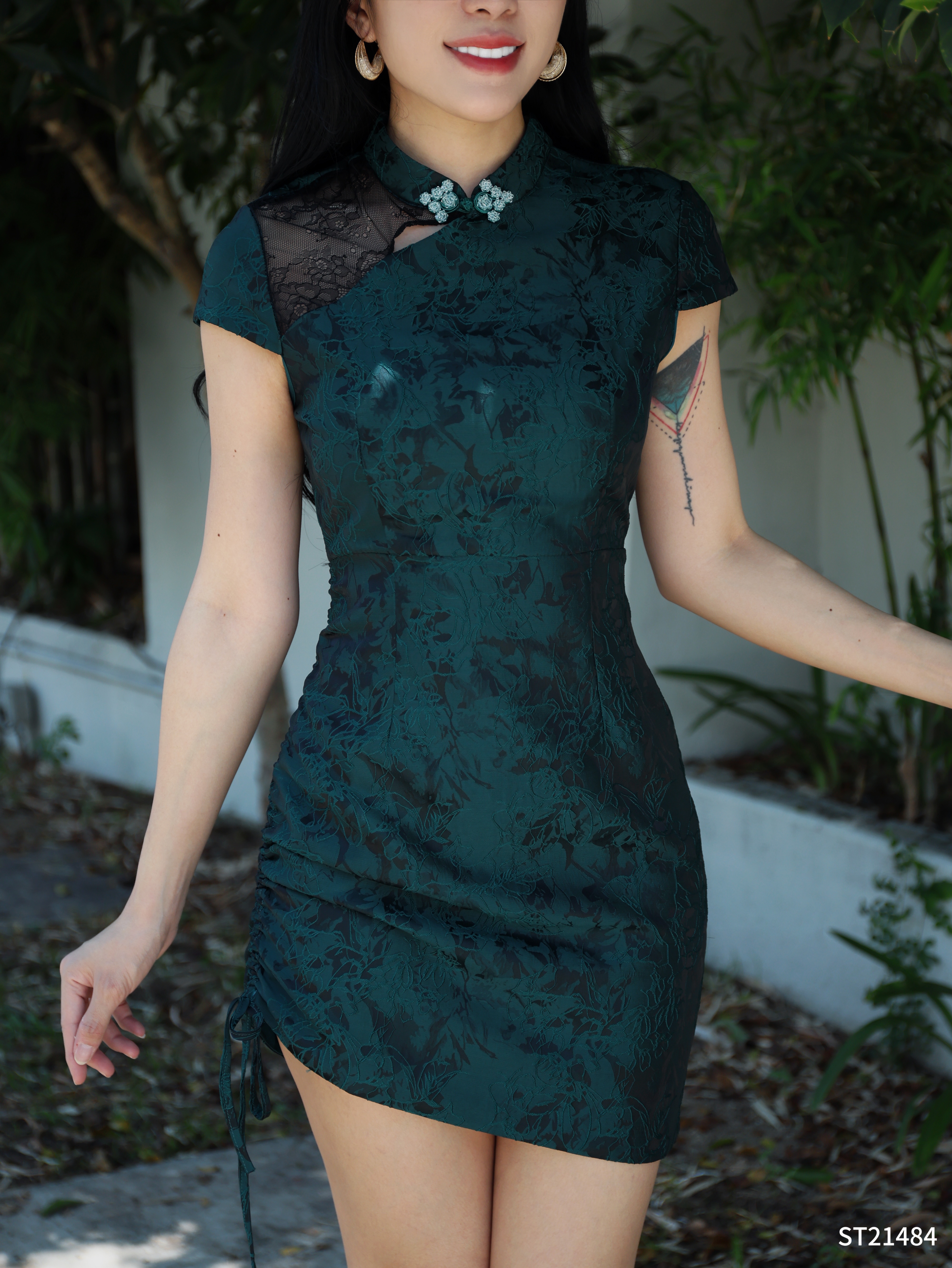 【LBP 独家新年系列】改良版水晶珠盘扣设计立领旗袍 (ST21484)