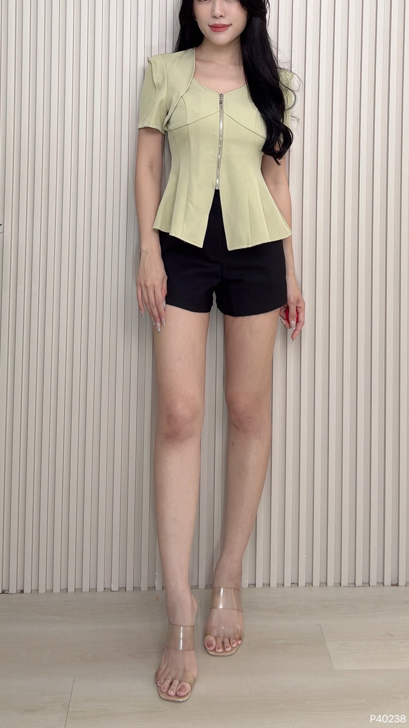 百搭简约A字阔腿高腰短裤 (P40238)