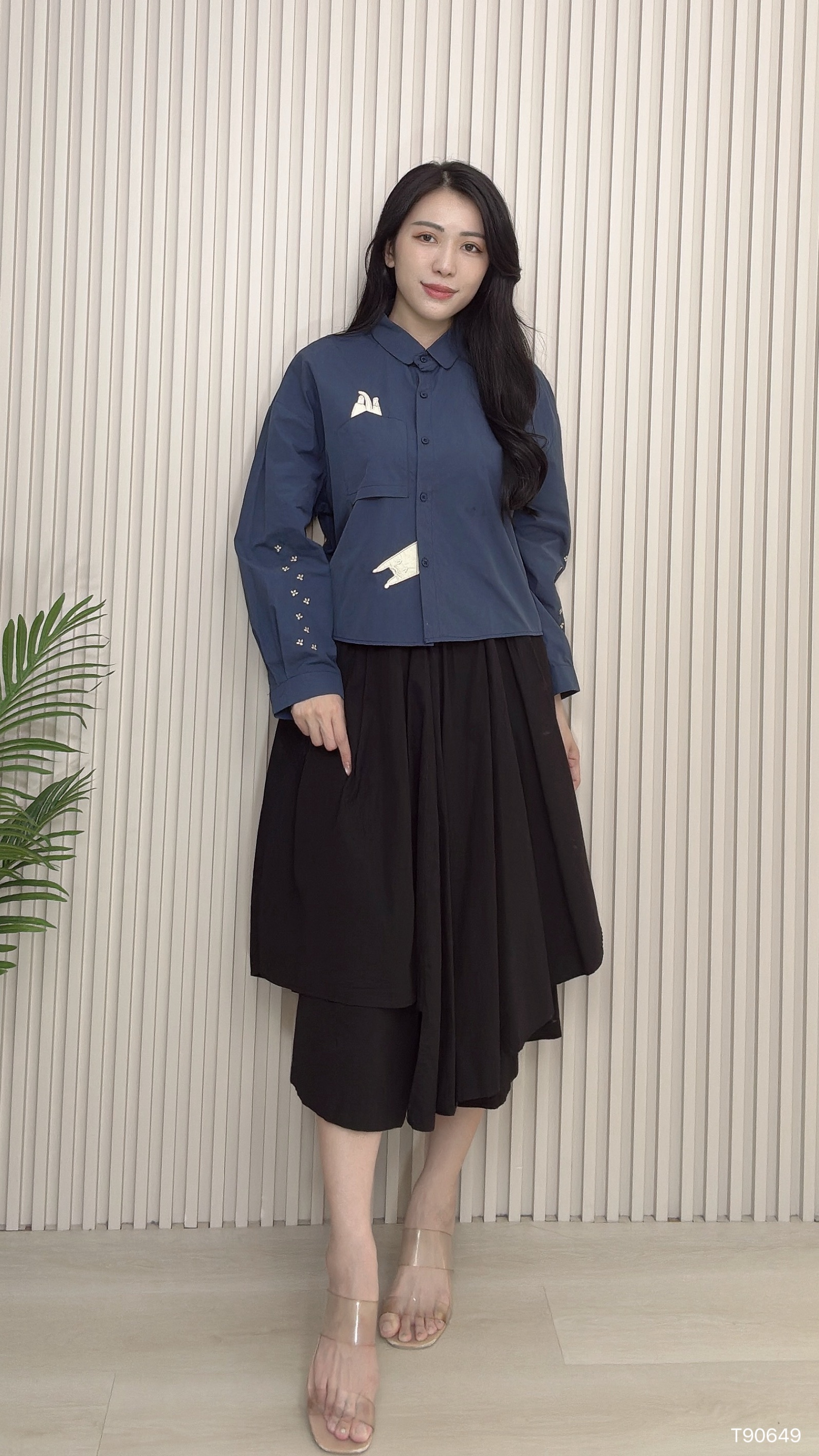 设计感翻领刺绣设计长袖上衣 (T90649)