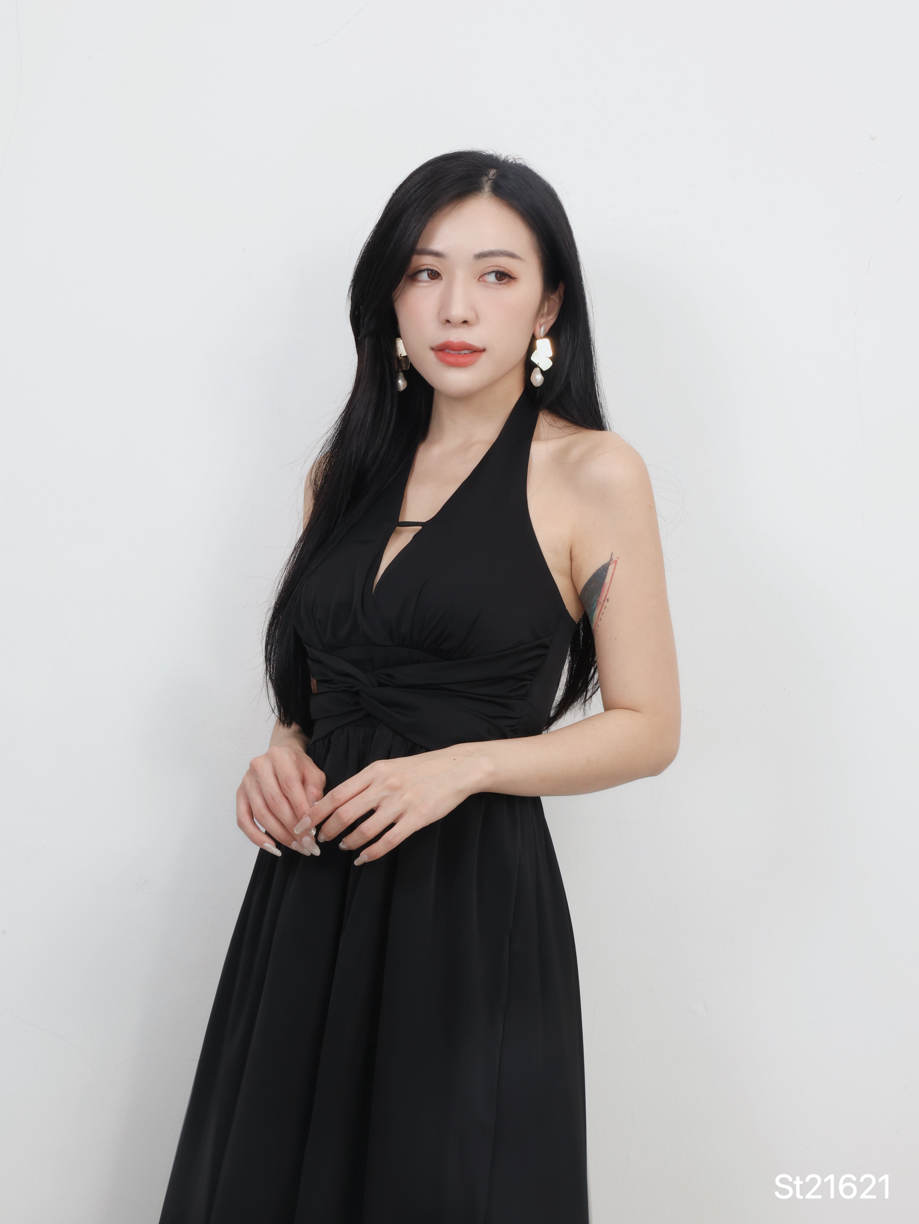 高级感V领系带设计挂脖连身裙 (ST21621)